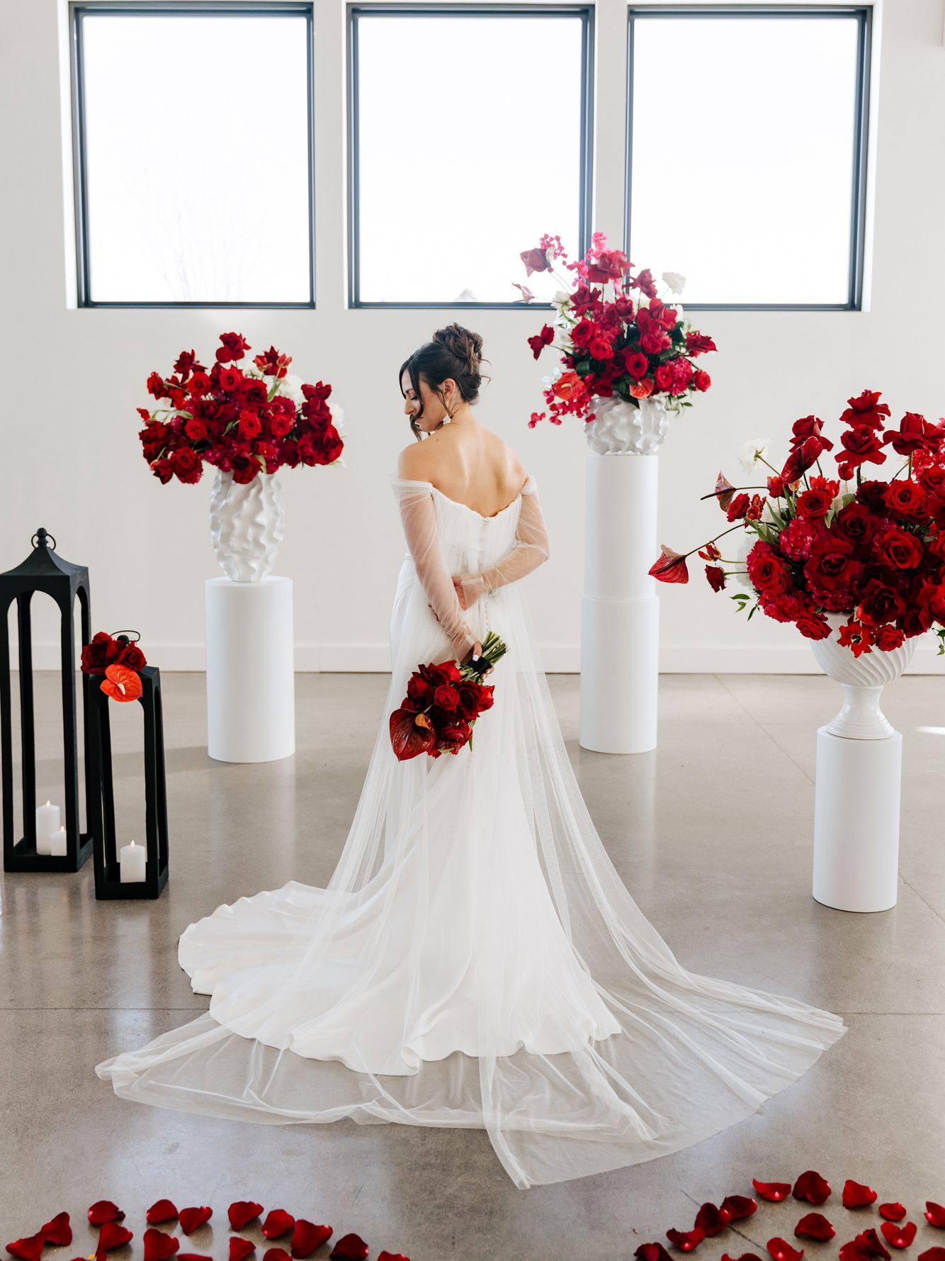 2025-10/modern minnesota wedding with red florals-112.jpg