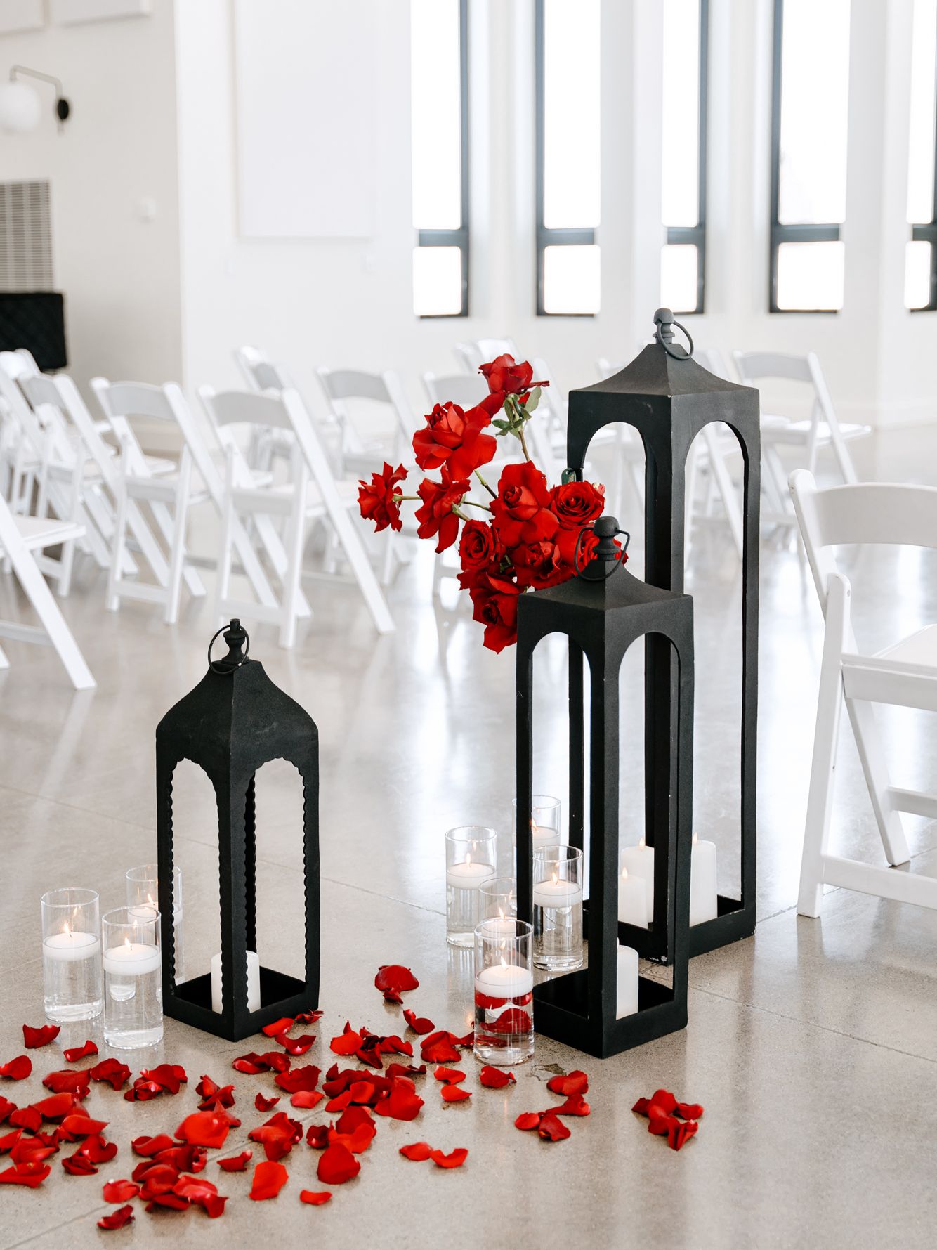 2025-10/modern minnesota wedding with red florals-24.jpg