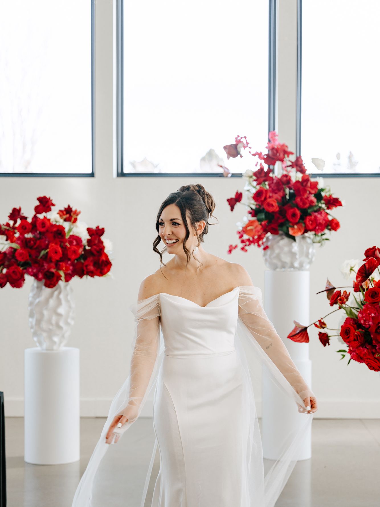 2025-10/modern minnesota wedding with red florals-135.jpg