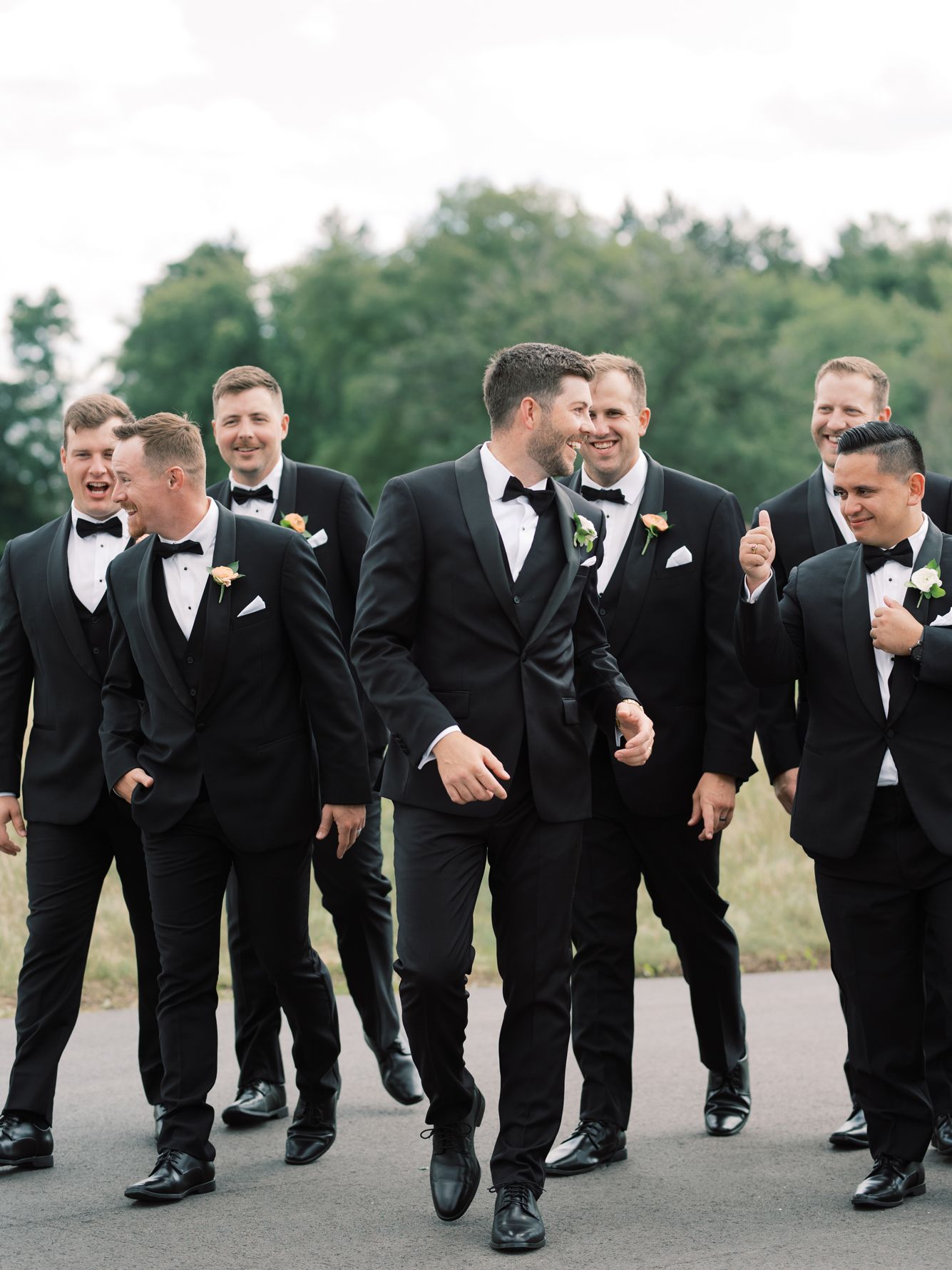 2025-09/WeddingParty-7.jpg