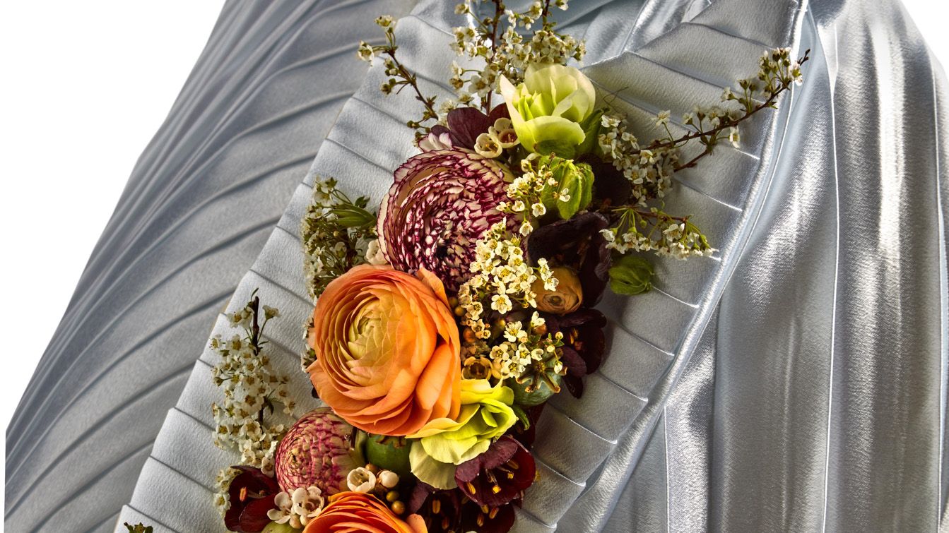 2023-11/Floral_Lapel_V2_2344.jpg