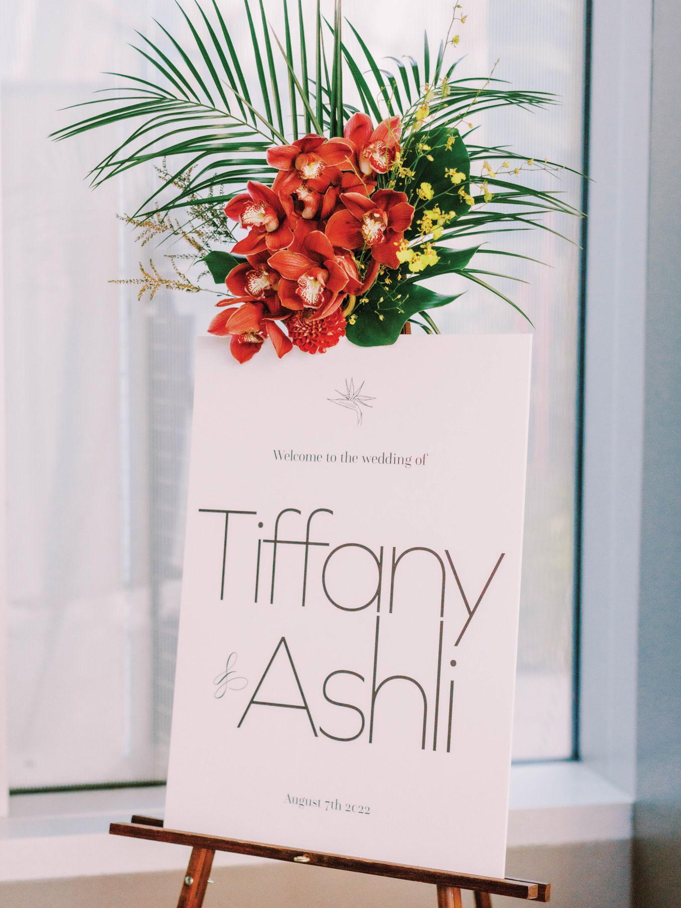 2024-01/chihuly-garden-and-glass-weddings-ashli-and-tiffany-details-01674.jpg