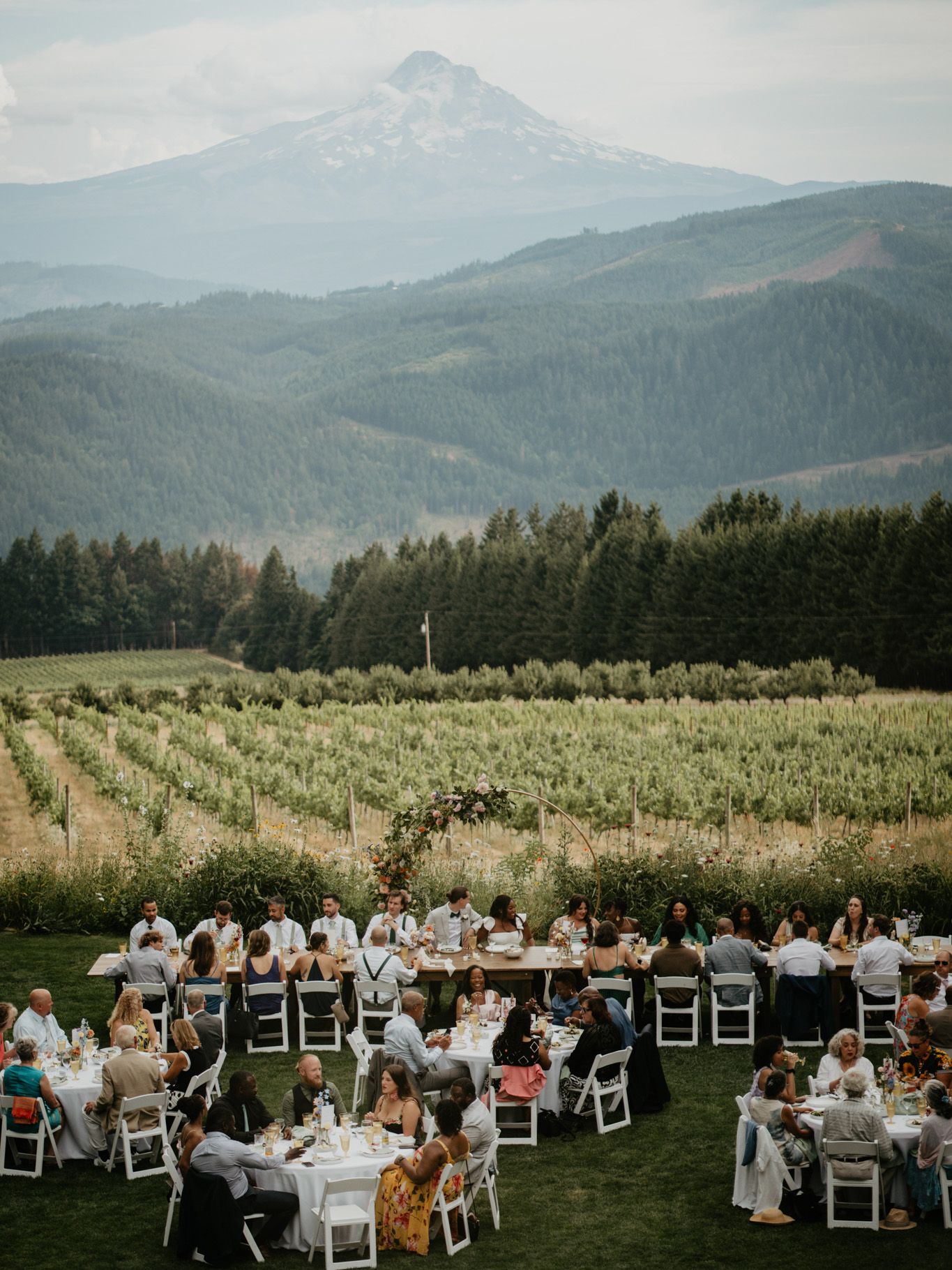 2024-01/gorge-crest-vineyards-wedding-alexis-phil-632.jpg