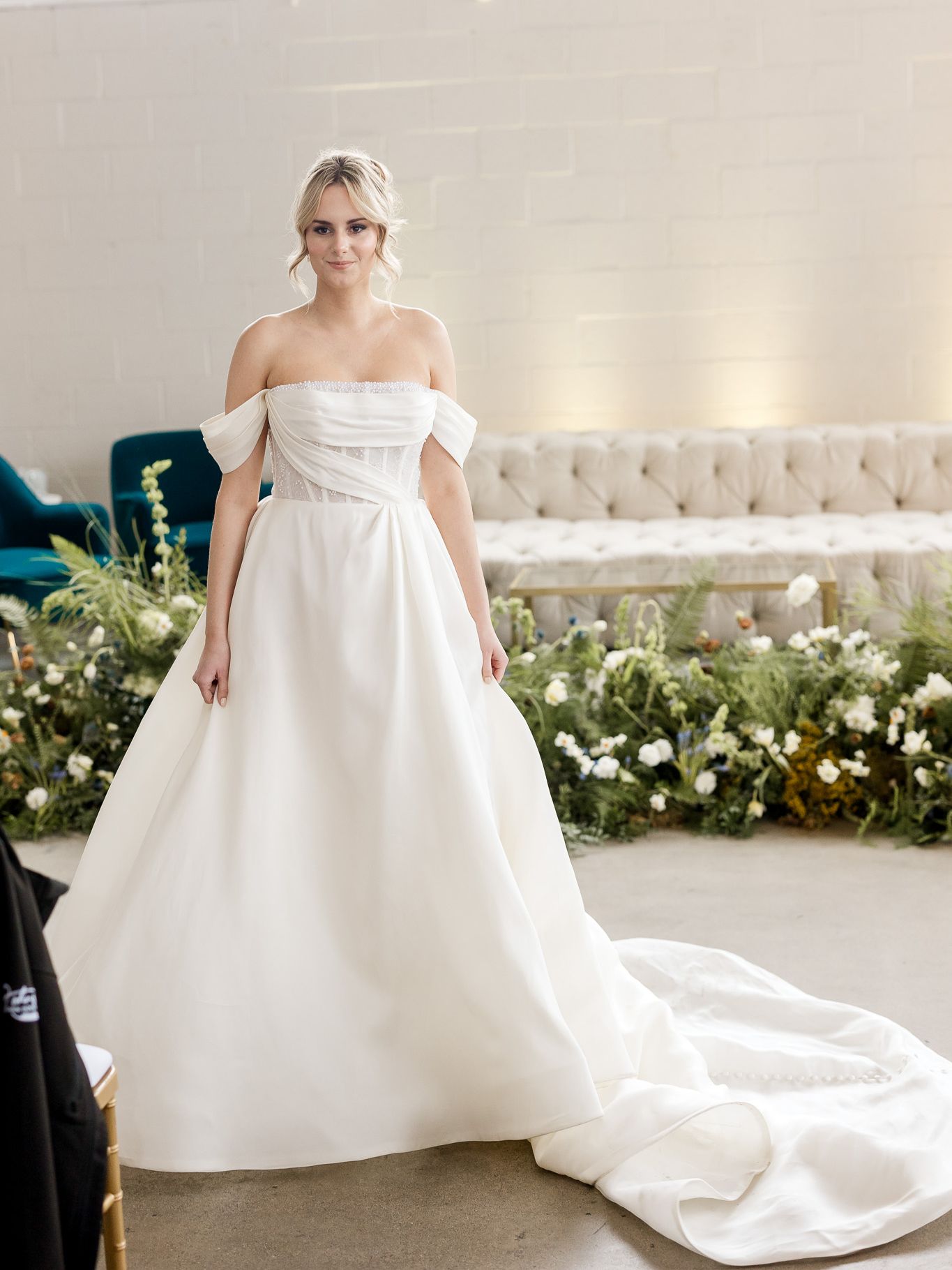 2024-04/alexandra-robyn-photo-design-mn-bride-event-125.jpg