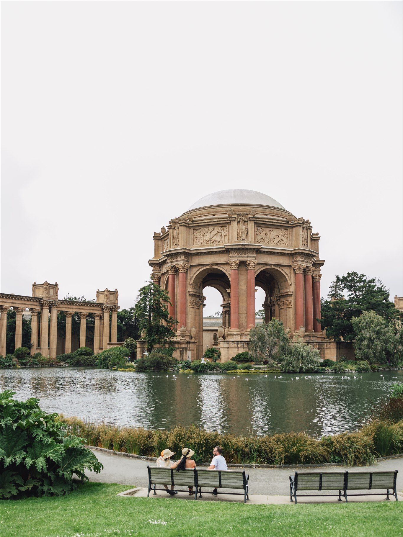 2025-02/palace-of-fine-arts-gallery-308-wedding-emily-louis-ashley-carlascio-photography-0098.jpg