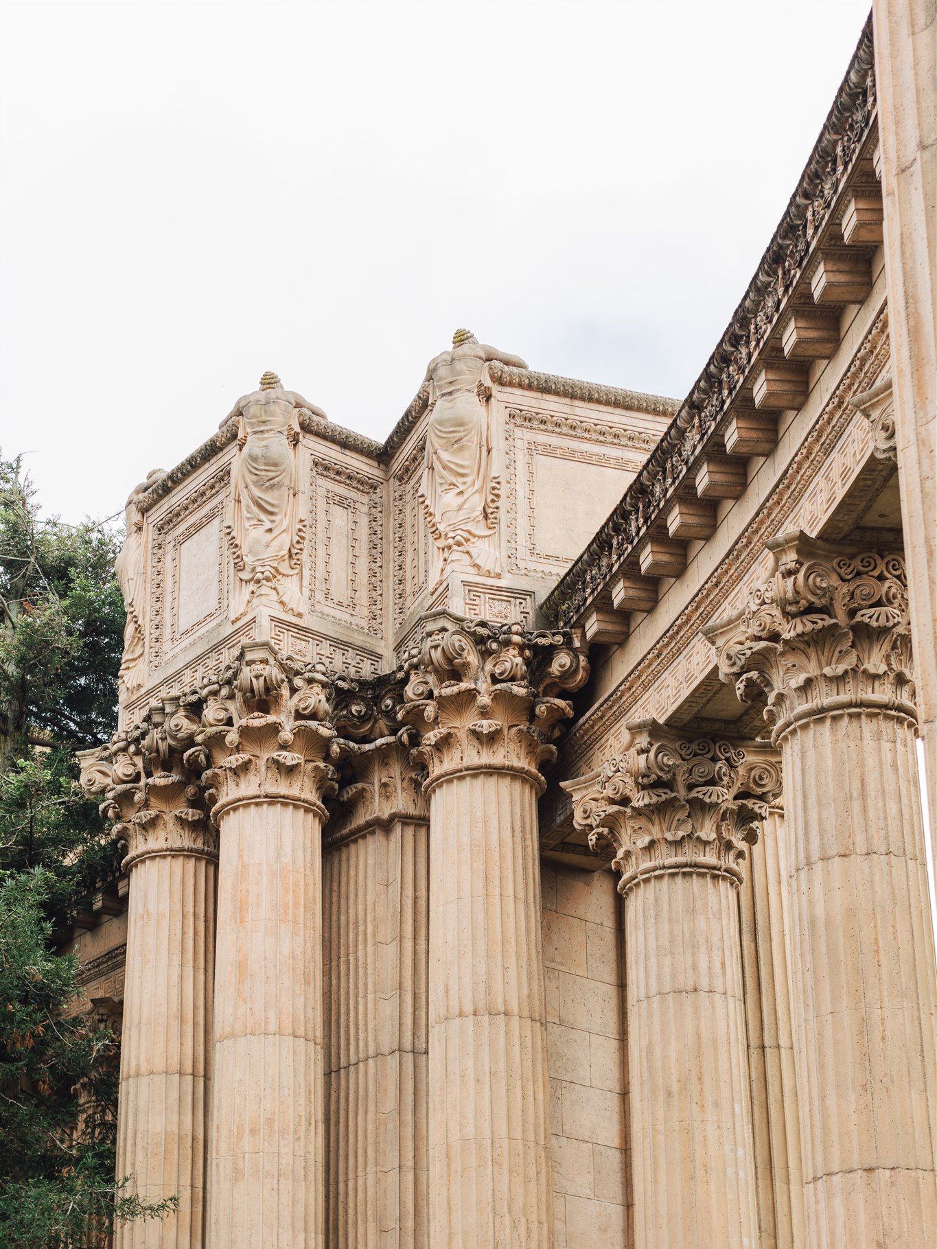 2025-02/palace-of-fine-arts-gallery-308-wedding-emily-louis-ashley-carlascio-photography-0123.jpg