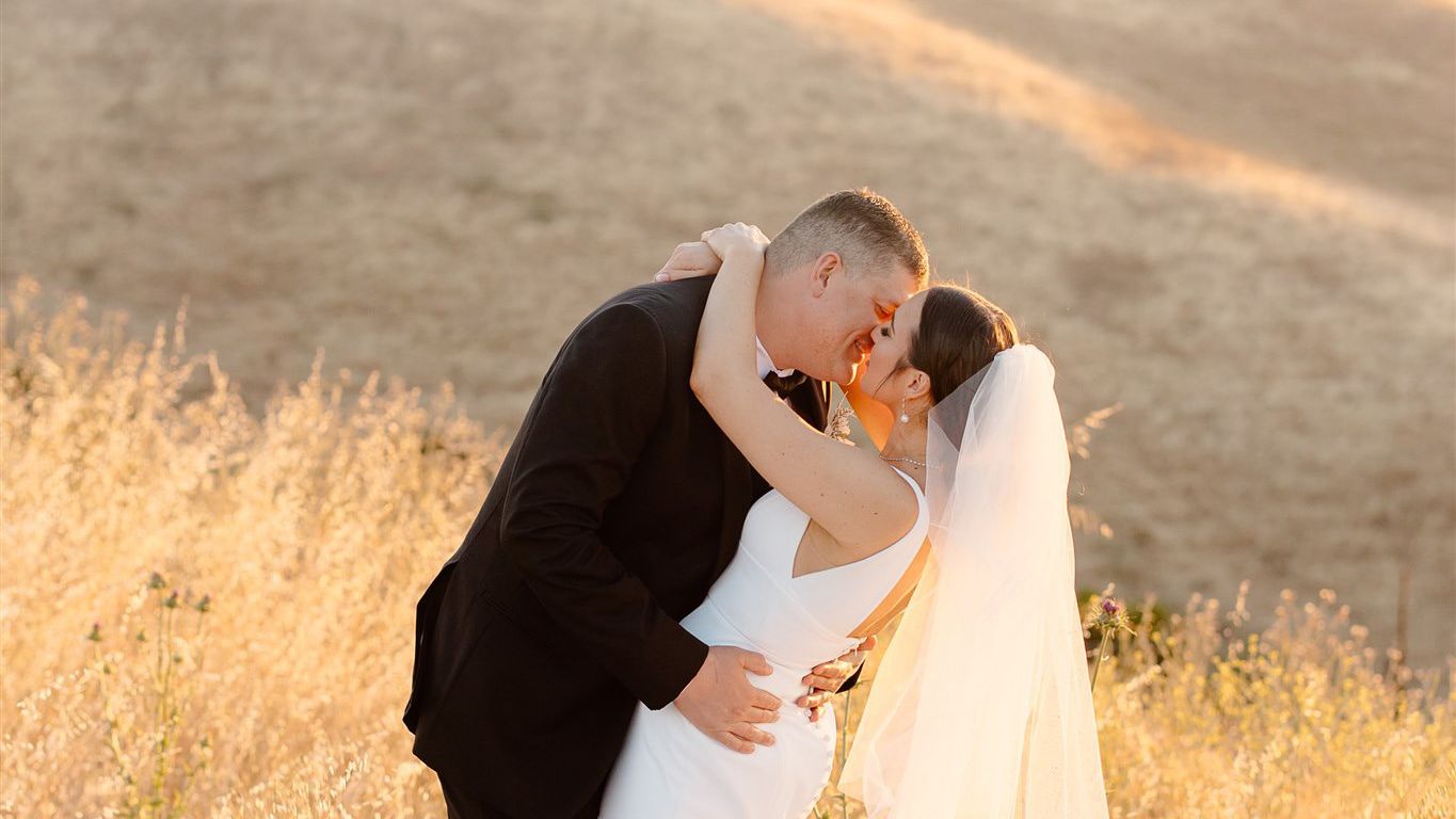2023-10/Wombles_Nella-Terra-Wedding_Hannah-Berglund-Photography_Golden-Hour-131.jpg