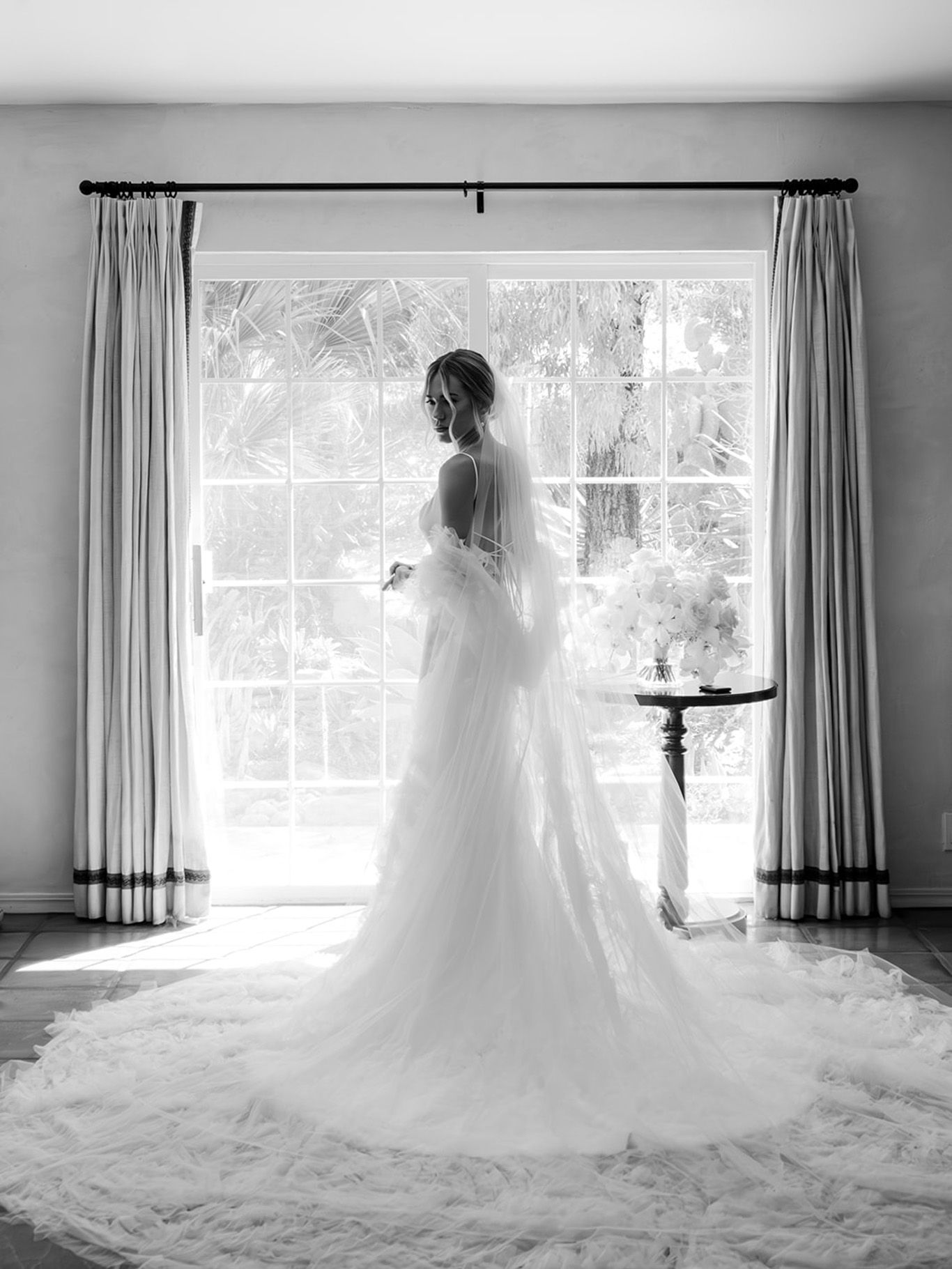2023-09/los-angeles-hummingbird-nest-ranch-wedding-jessica-samson-reinhart-california-6.jpg