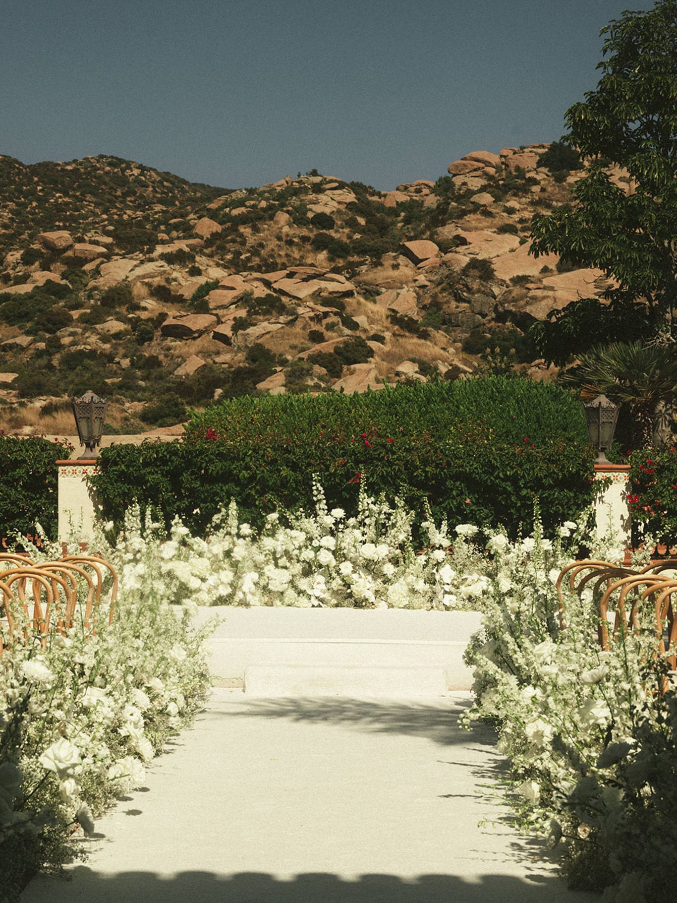 2023-09/hummingbird-nest-ranch-los-angeles-california-romantic-modern-wedding-film-timeless-381.jpg