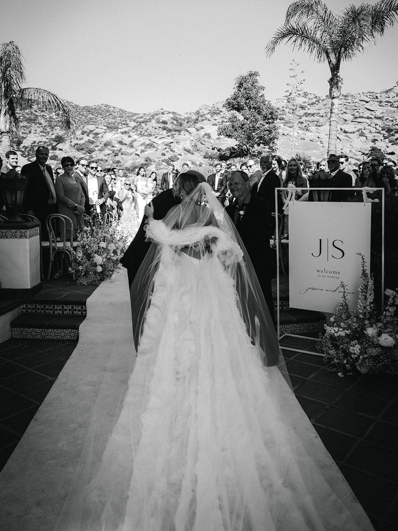 2023-09/hummingbird-nest-ranch-los-angeles-california-romantic-modern-wedding-film-timeless-471.jpg