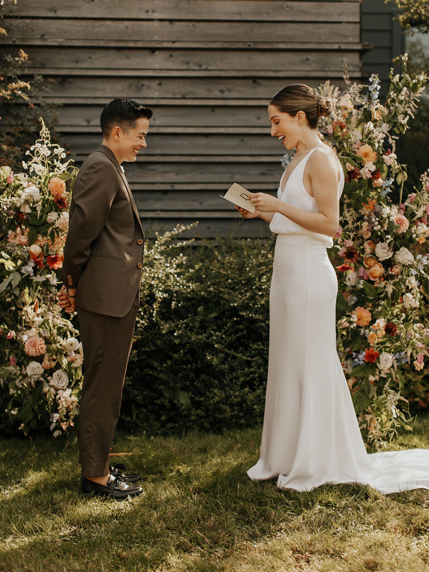2024-01/d+e_Vashon_Wedding_ToriOsteraaPhotography-1677.jpg