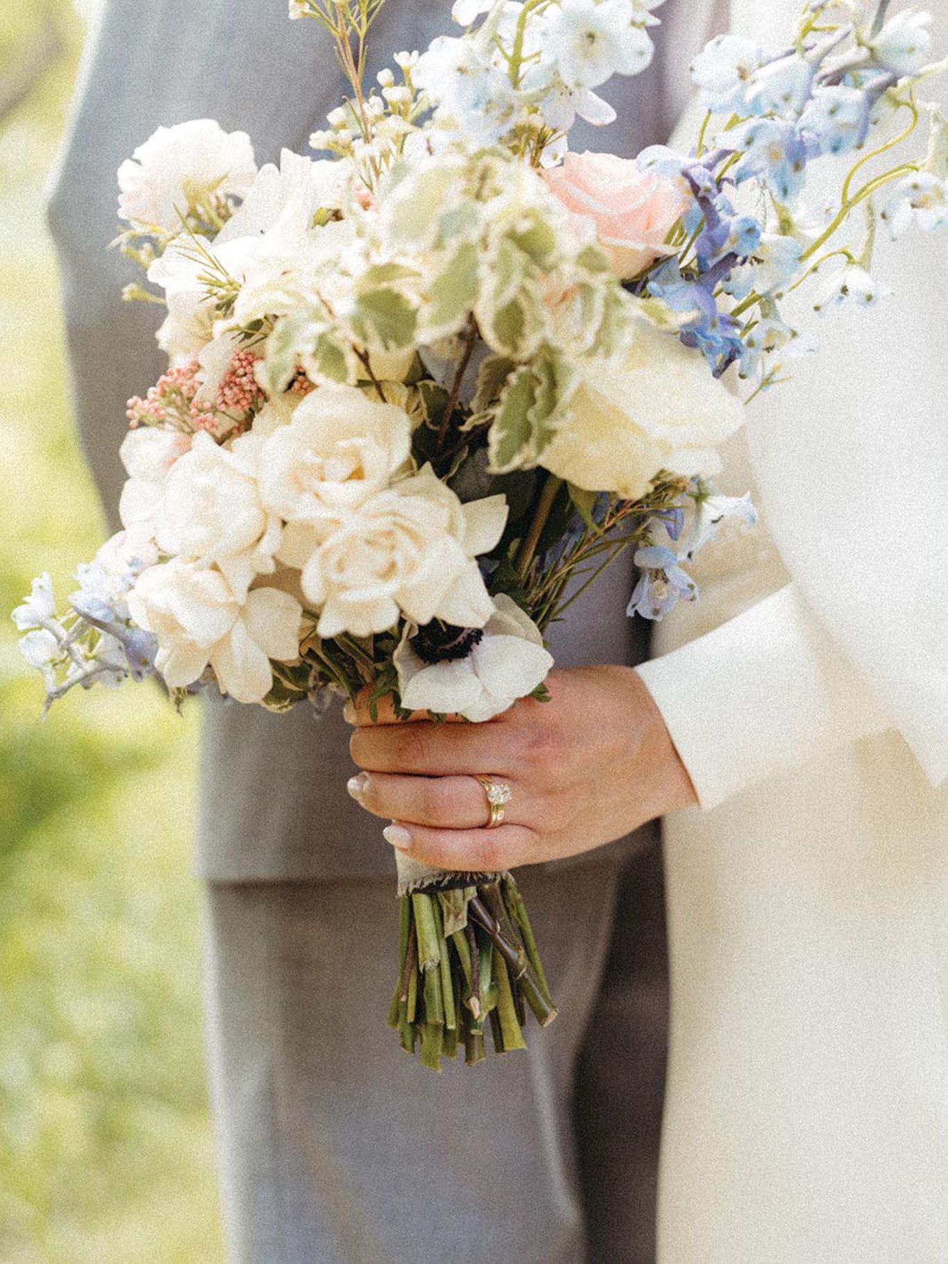 2024-01/gathered-oaks-minnesota-summer-wedding-bridals-79.jpg