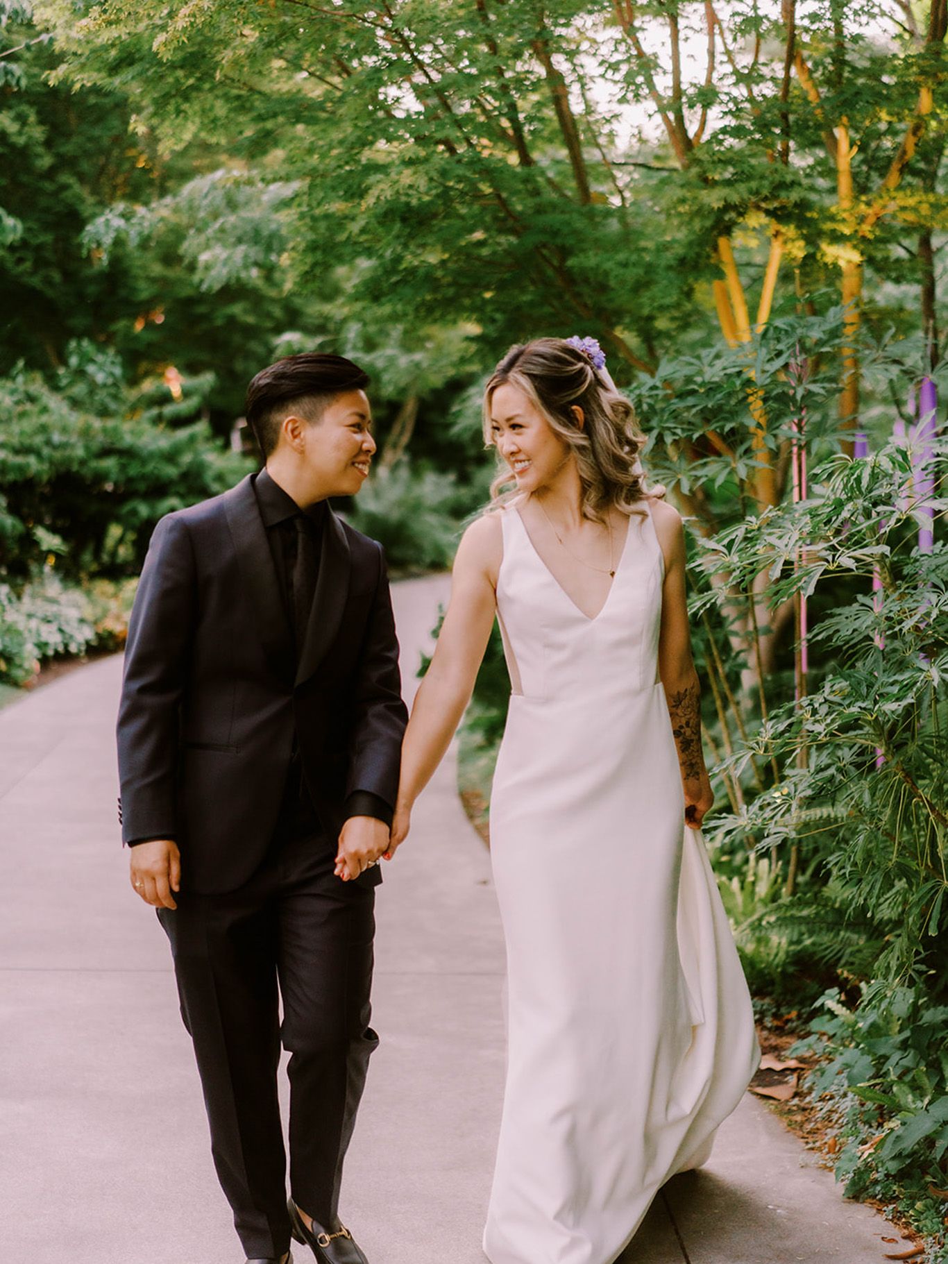 2024-01/chihuly-garden-and-glass-weddings-ashli-and-tiffany-portraits-01179.jpg