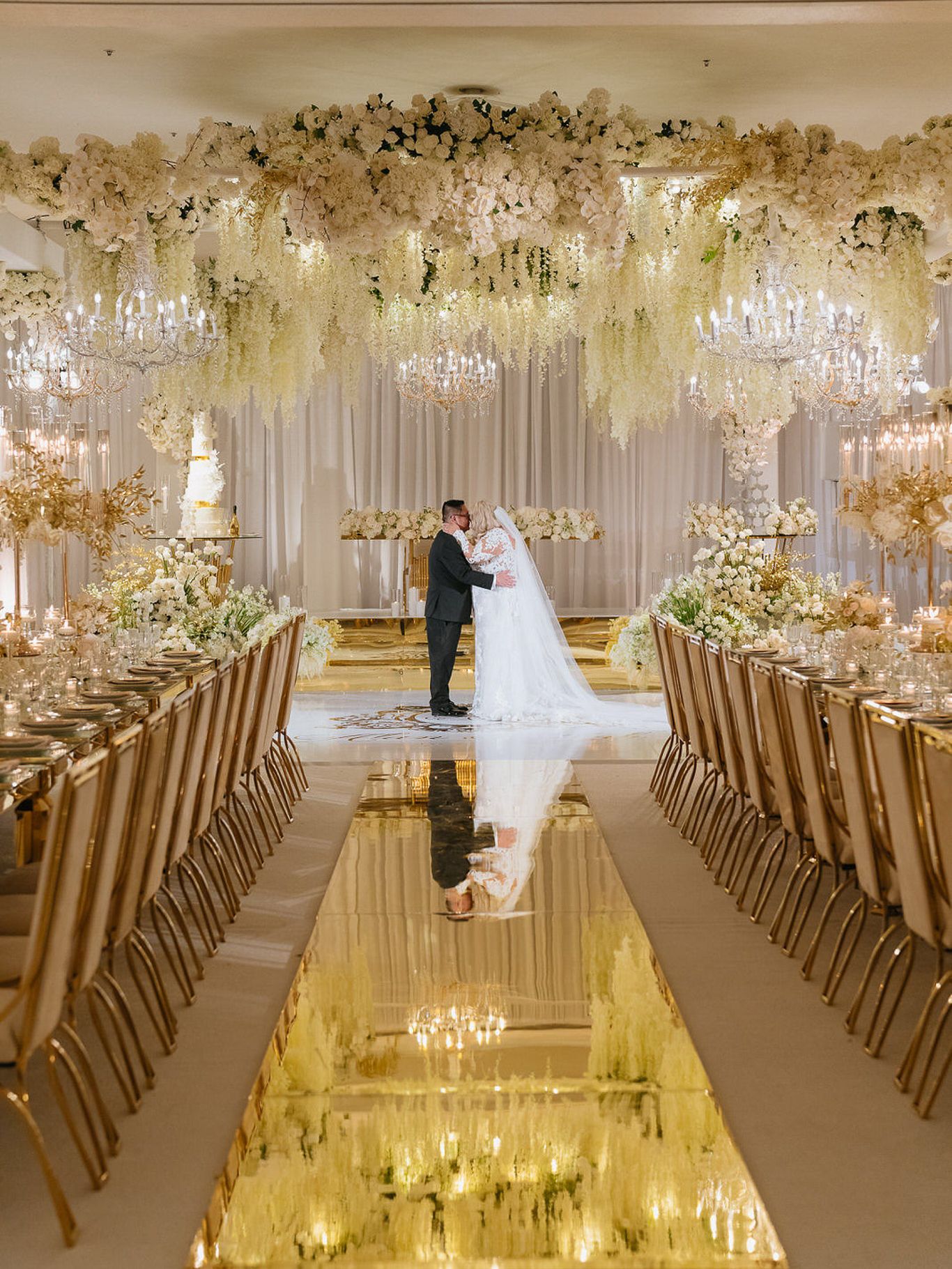 2024-02/VENUE_BY_THREE_PETALS_HUNTINGTON_BEACH_CALIFORNIA_WEDDING_PHOTOGRAPHY_ANH&ALAN_ENCOR_STUDIO_C1-552.jpg