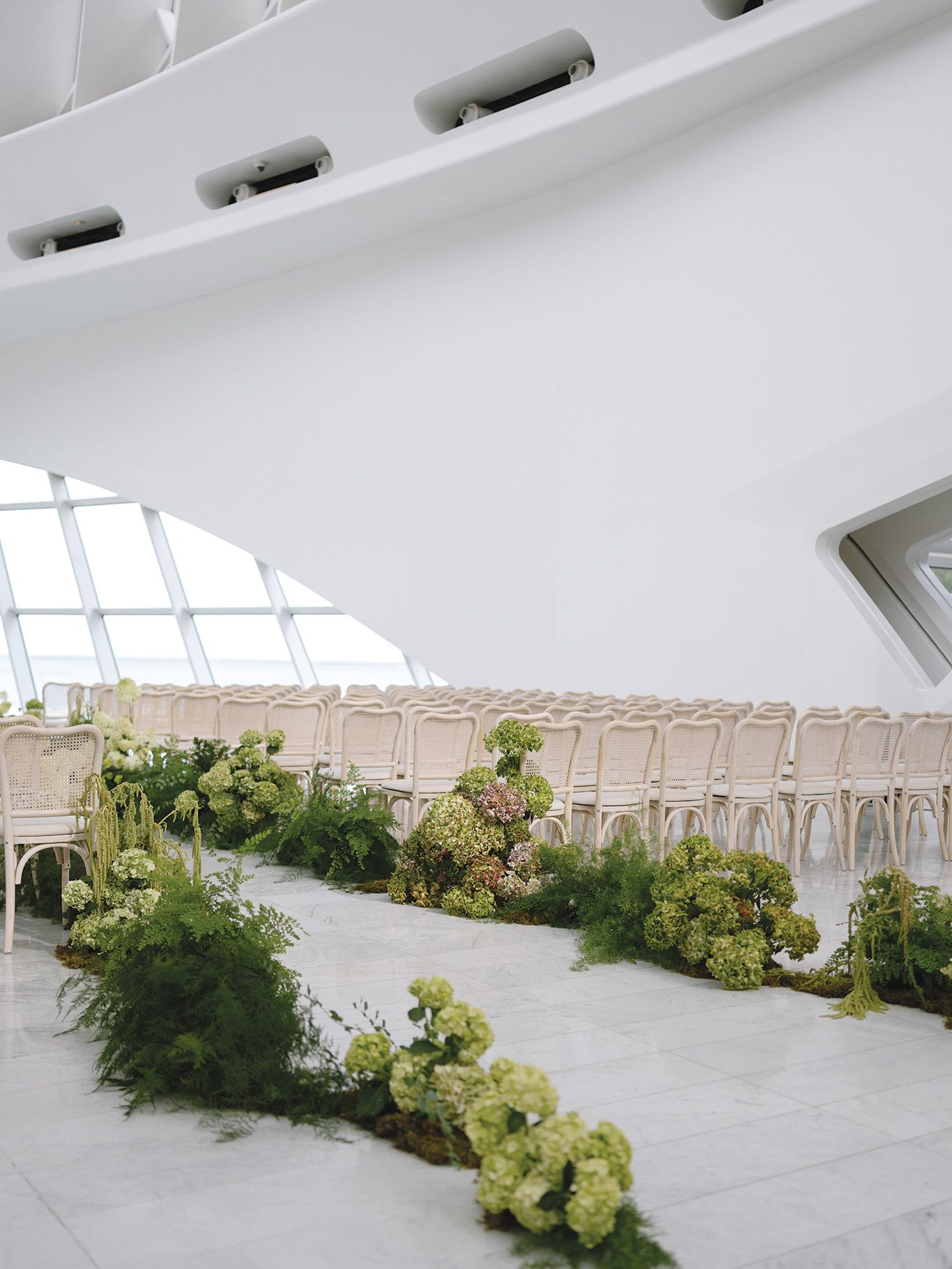 2026-08/Summer Wedding at The Milwaukee Art Museum - L+A_WLP -1011PS.jpg