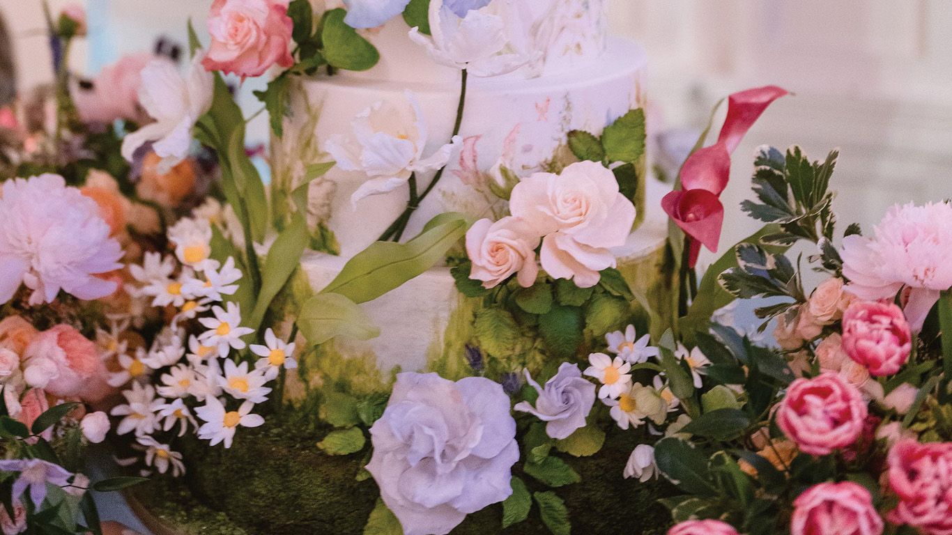 2023-12/floral cake borinstein cake - jose villa.jpg