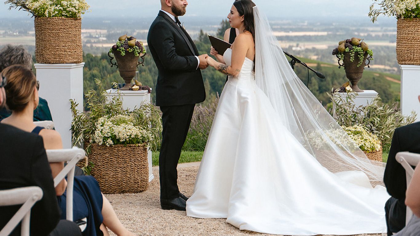 2024-01/black-walnut-vineyard-wedding-andrea-jon352.jpg