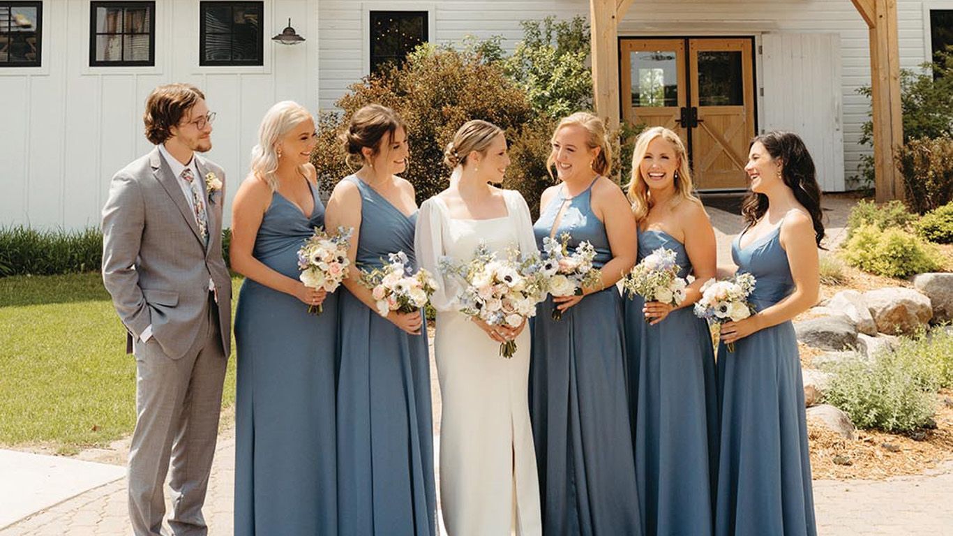 2024-01/gathered-oaks-minnesota-summer-wedding-bridal-party-17.jpg