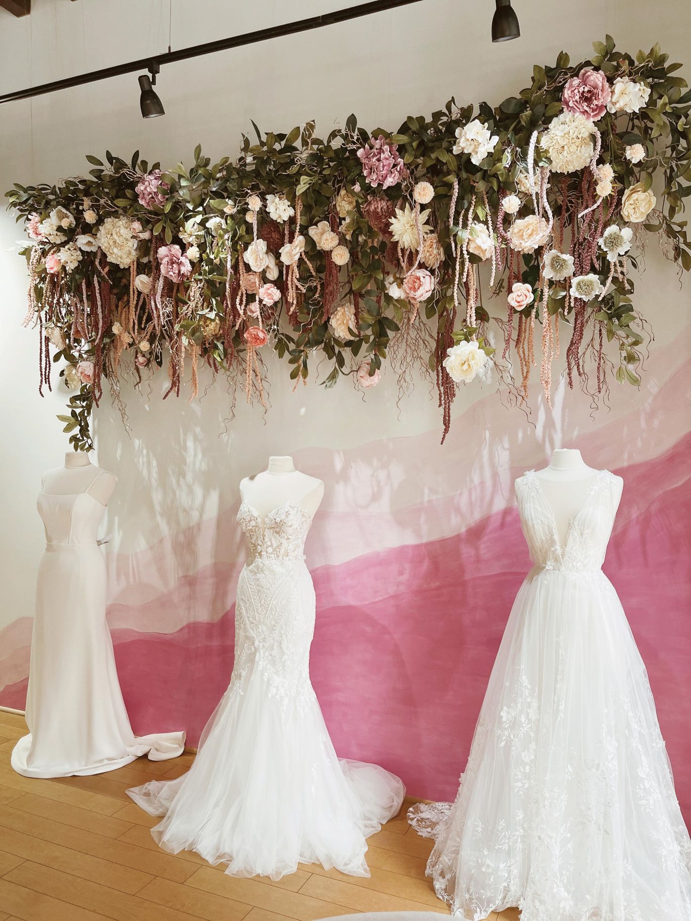 2024-01/AniaBridal_flowermural.jpg