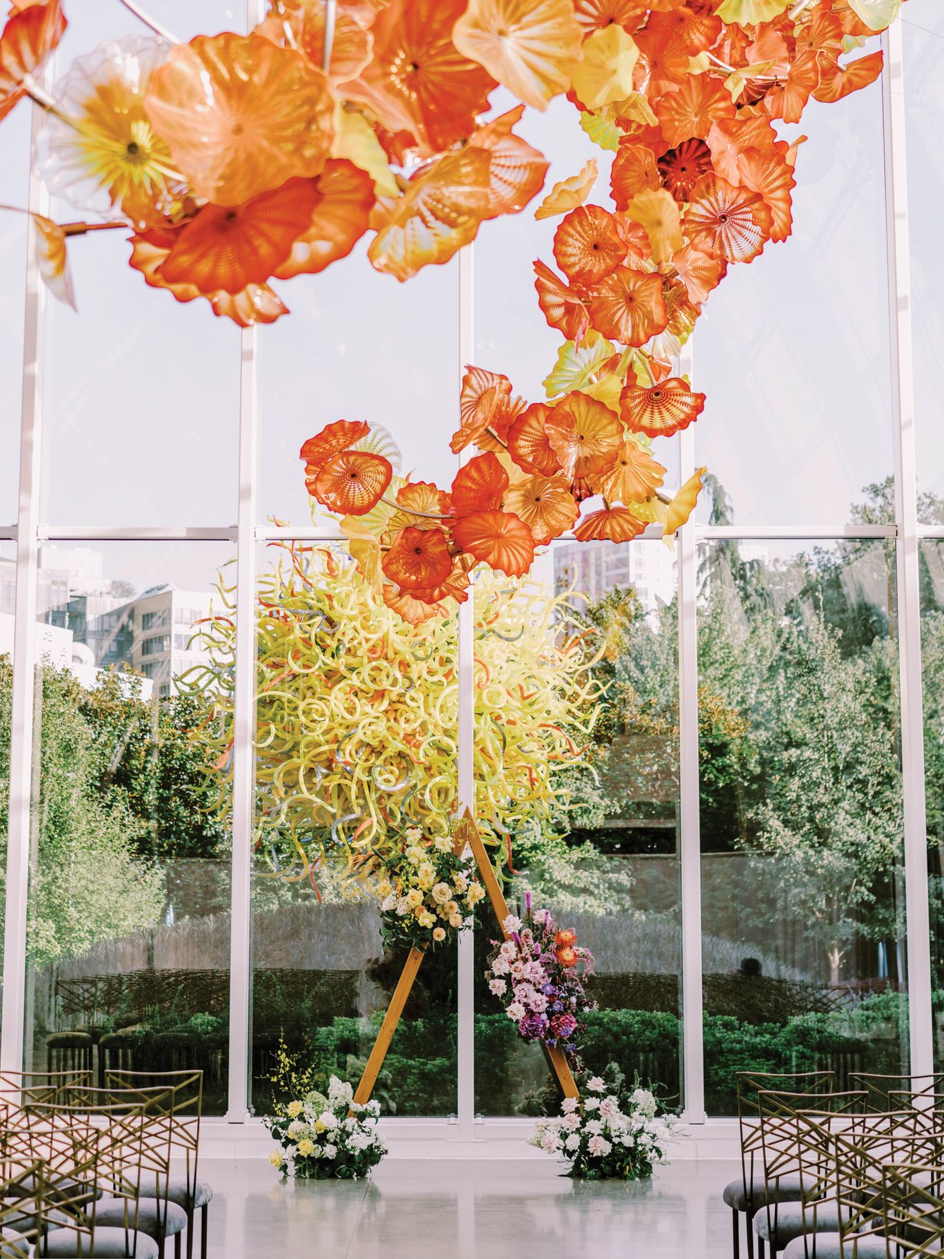 2024-01/chihuly-garden-and-glass-weddings-ashli-and-tiffany-details-01670.jpg
