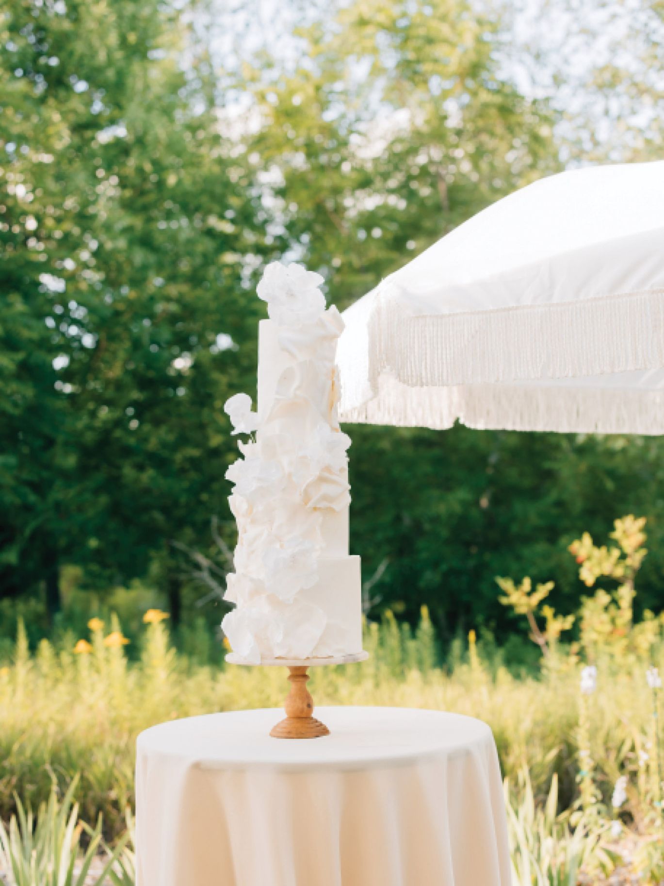 2024-12/alexandra-robyn-photo-style-me-pretty-wedding-summer-garden-party-tent_0220.jpg
