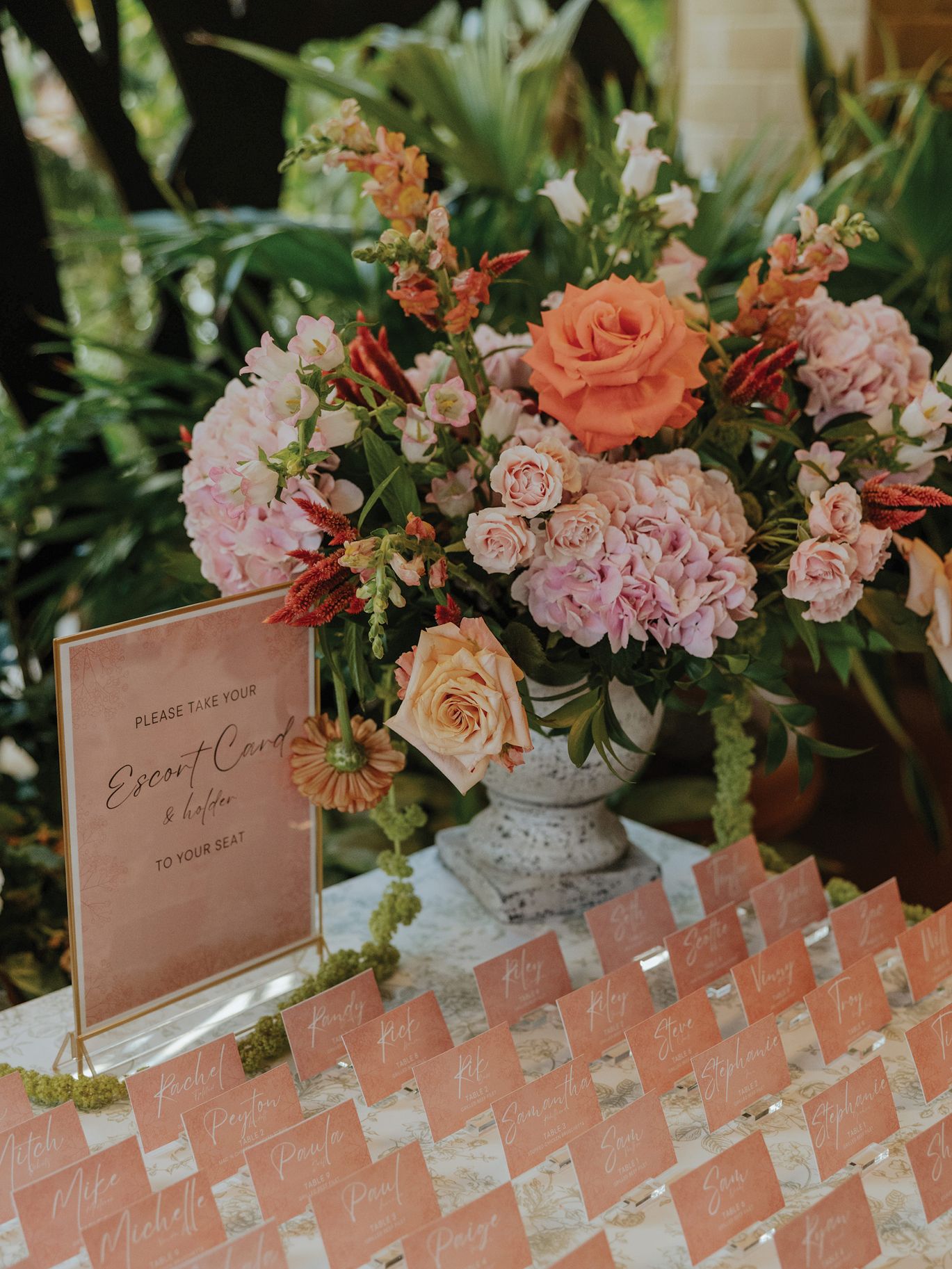 2025-01/ColorfulLauritzenGardensWedding-TheMislivecs-OmahaWeddingPhotographer-519.jpg