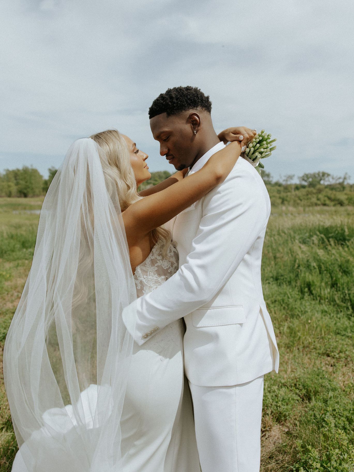 2025-02/Mo+MadisonBarry-AViewWestShoresWedding-WaterlooNebraskaPhotographer-83.jpg