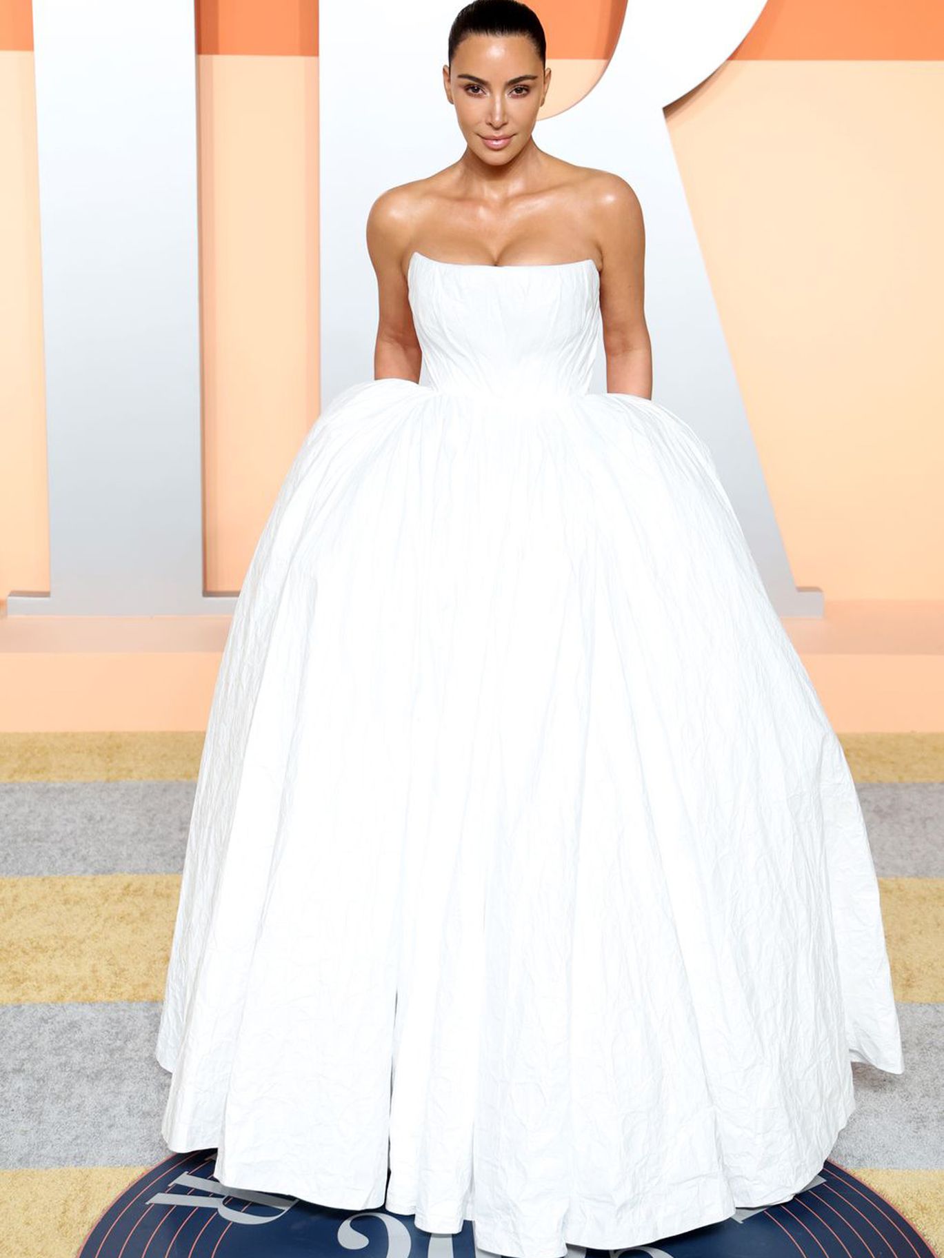 2025-03/Oscars2025_KimK_VF After Party_Designer-Balenciaga_Photos-Daniele Venturelli_Getty Images.jpg