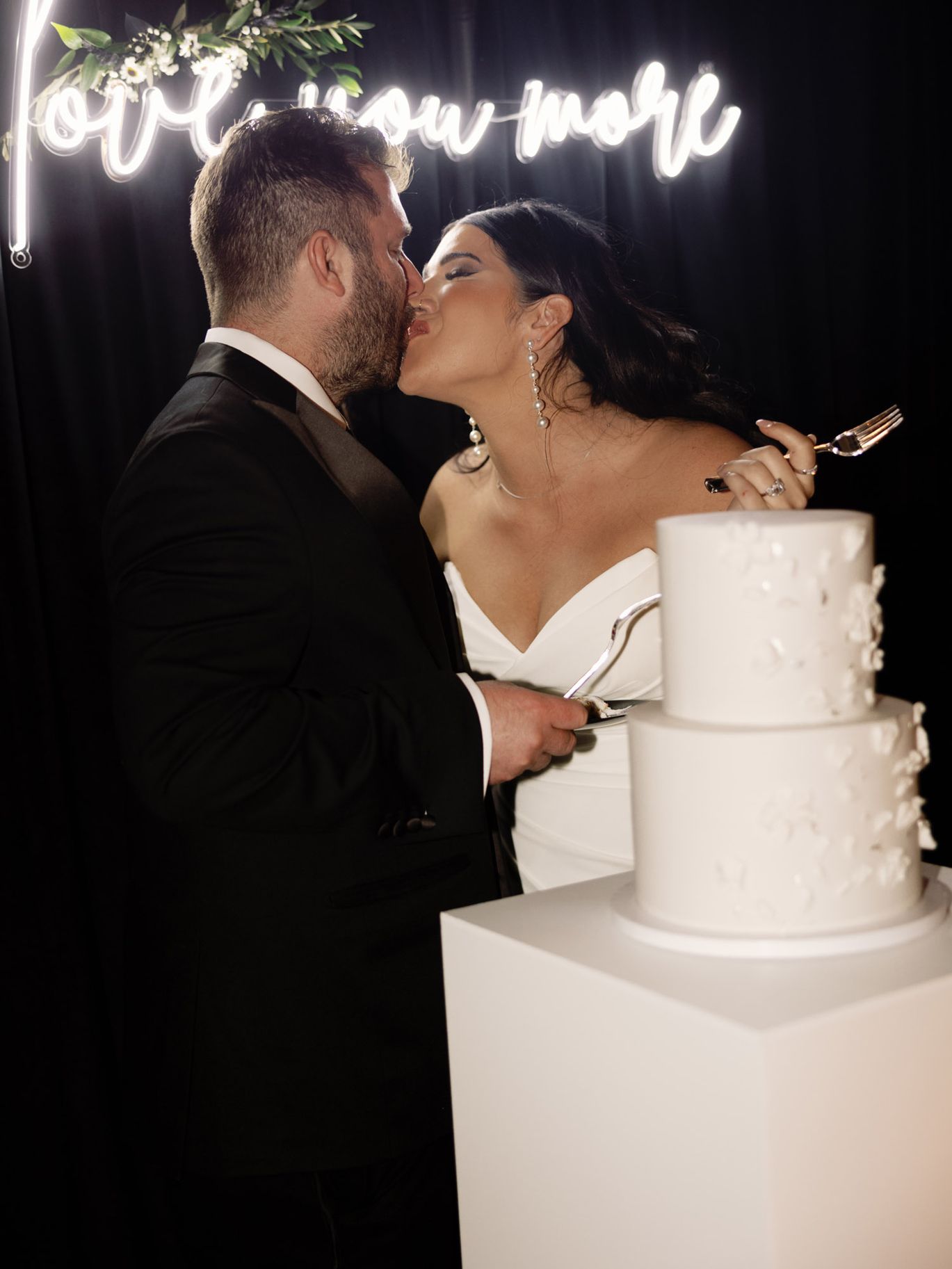 2025-03/ModernWeddingattheLiederkranzandBoulderFlatts-Janzens-GrandIslandWeddingPhotographer-467.jpg