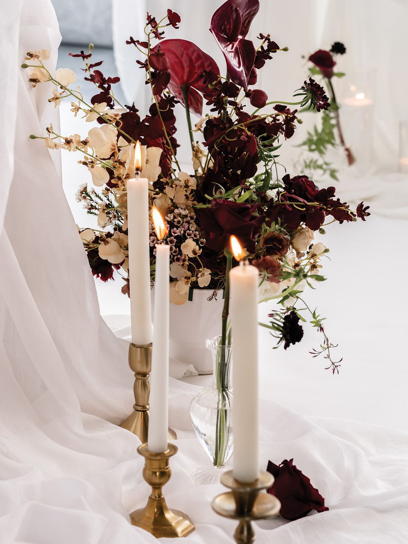2025-06/JulieTrinhPhotographyNebraskaWeddingDayMagazineFW2025-1_0.jpg