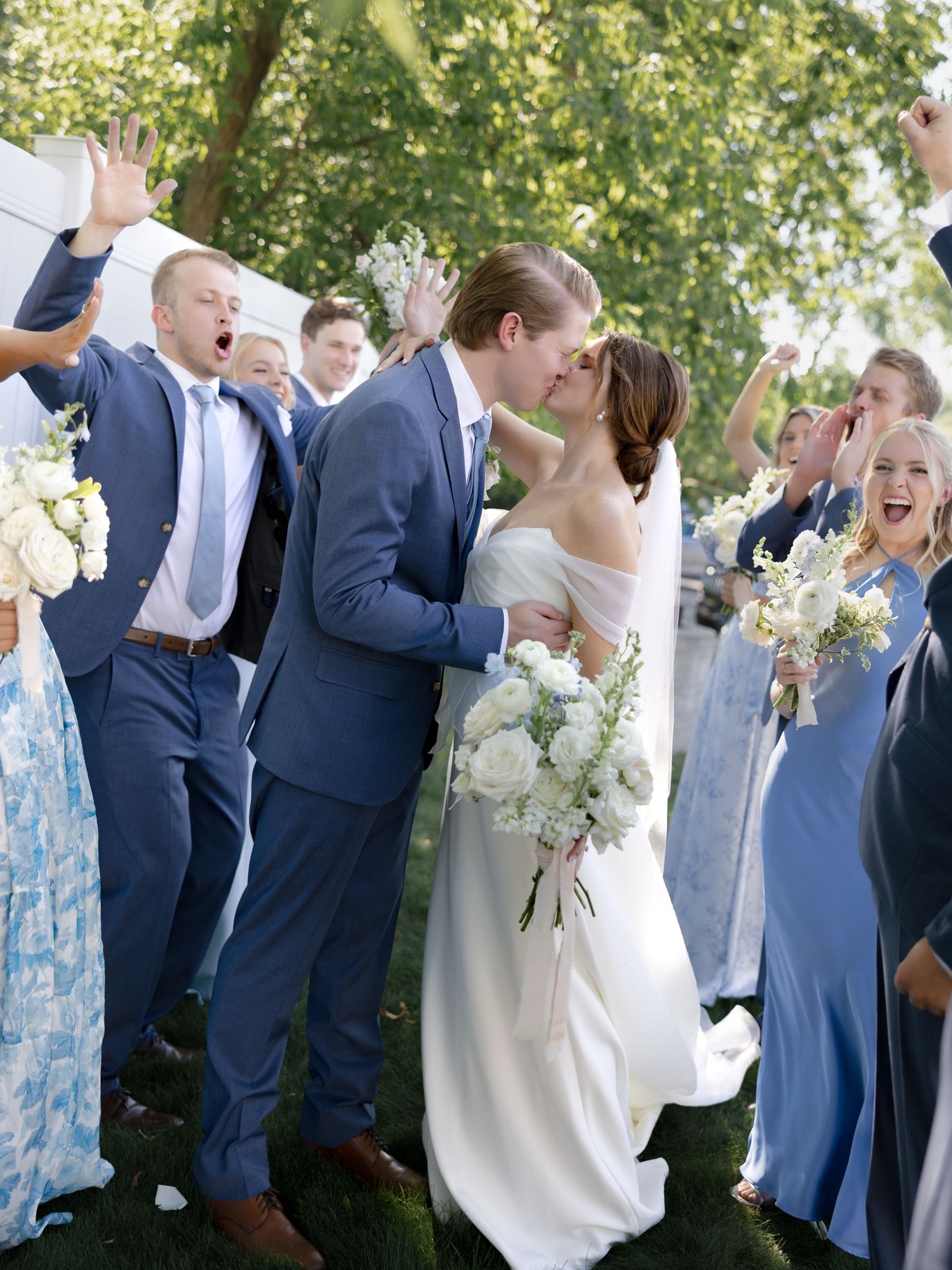 2025-12/loui_photography_hutton_house_summer_wedding_catie_campbell_minnesota-382.jpg