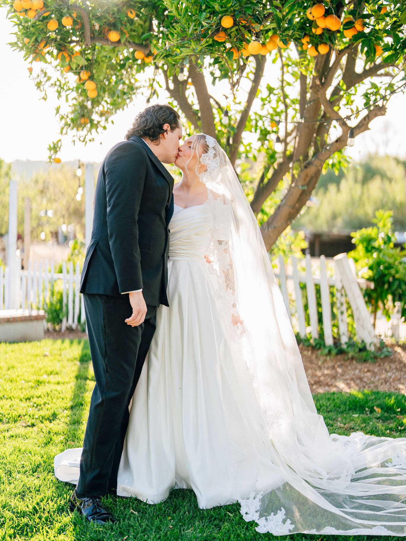 2026-04/VictoriaAndrewWedding_CouplePortraits_0589_0.jpg
