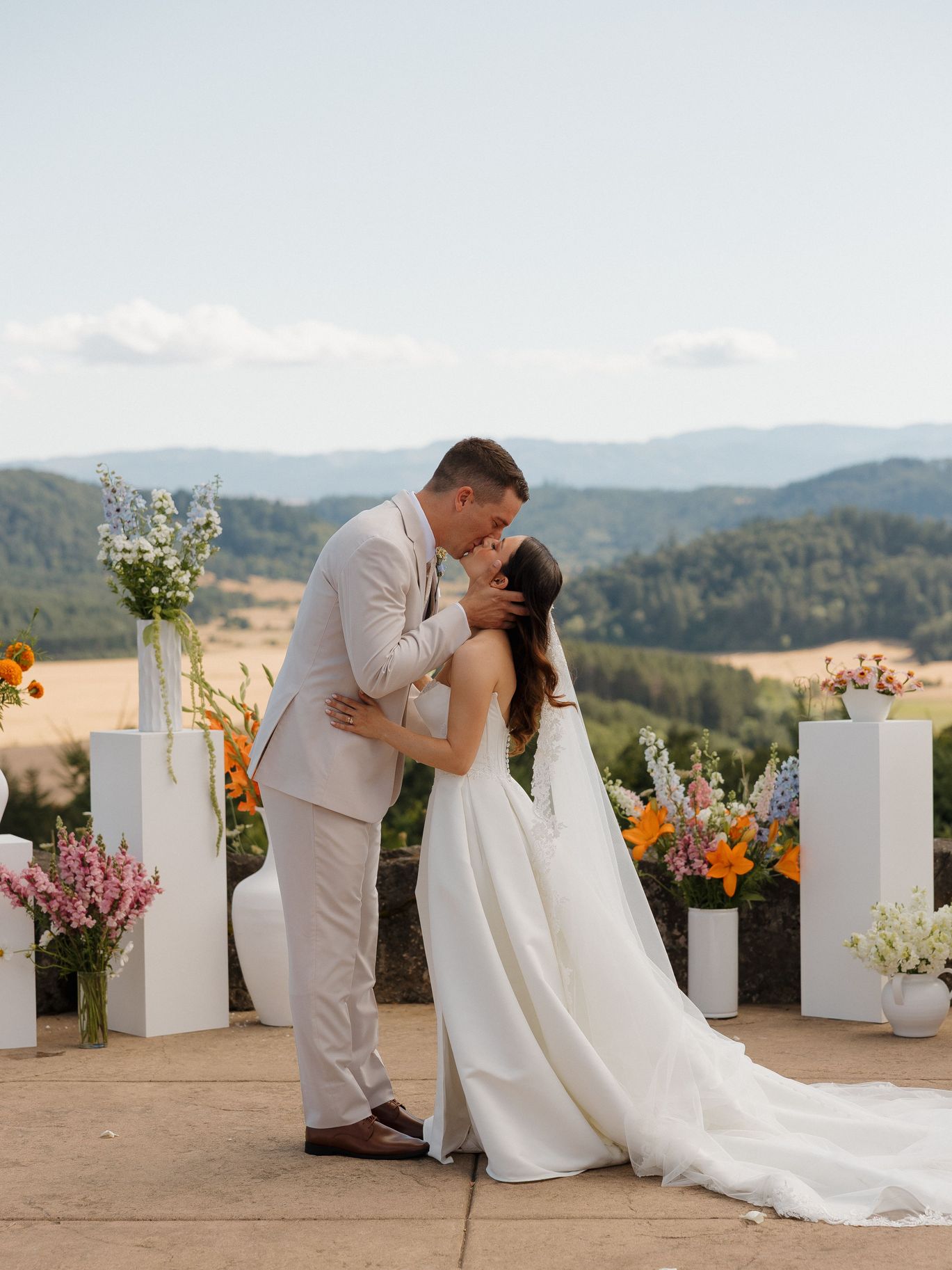 2026-04/youngberghill-winery-wedding-photos-howie-photography-177.jpg