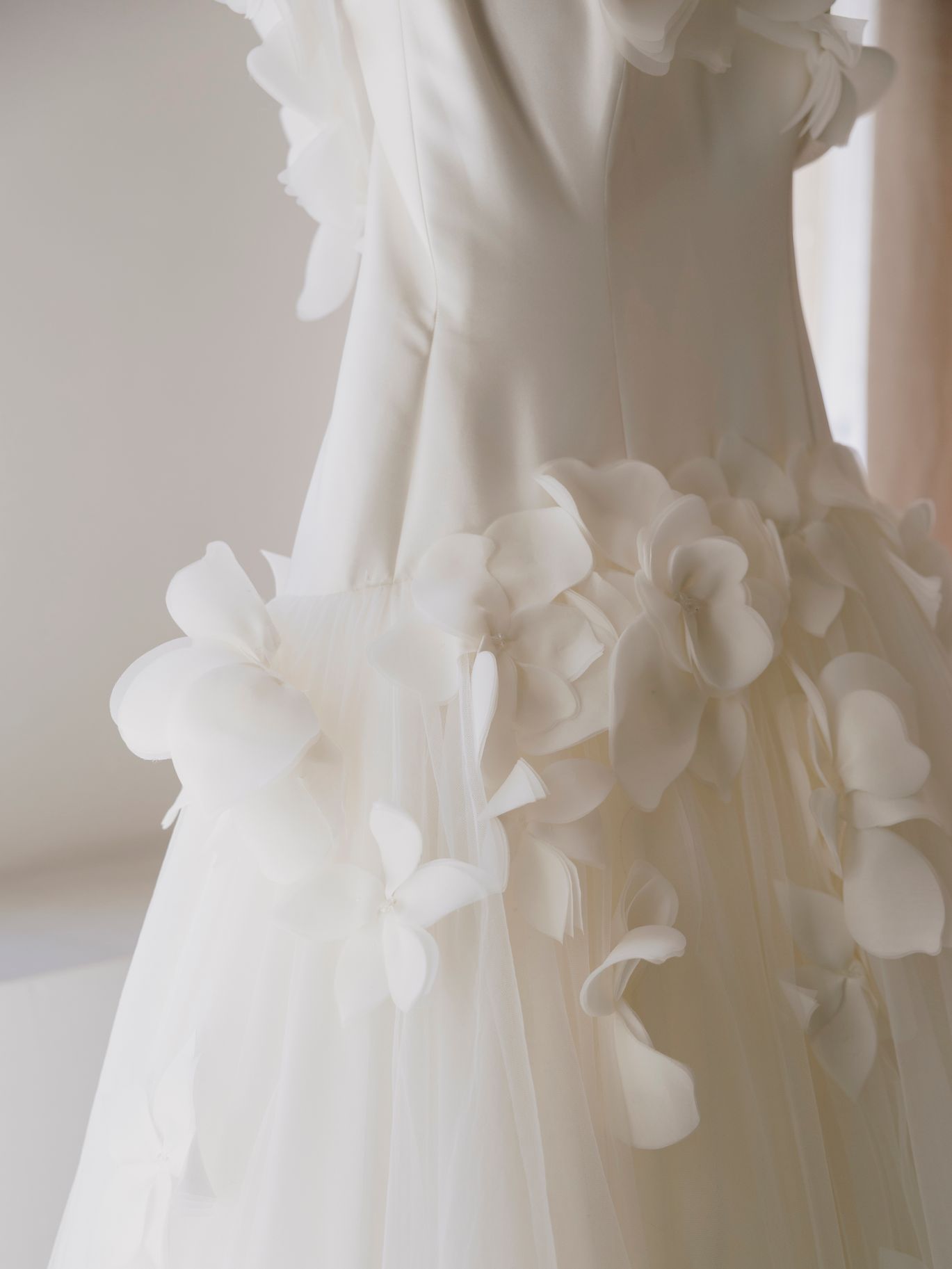 2026-04/viktor-rolf-wedding-dress-floral-applique-detail.jpg
