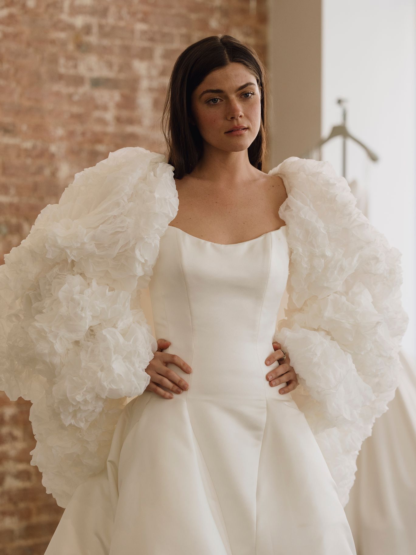 2026-04/viktor-rolf-bridal-gown-oversized-sleeves-2026.jpg