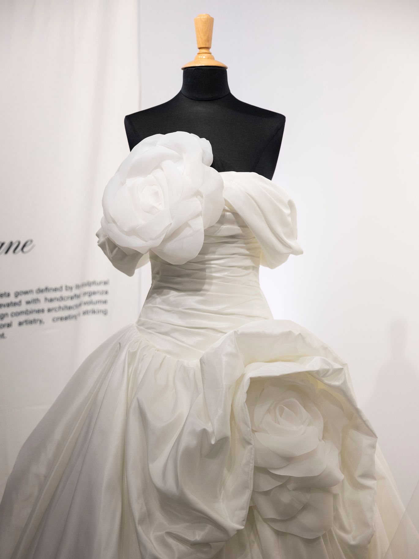 2026-04/eva-lendel-wedding-dress-3d-floral-detail.jpg