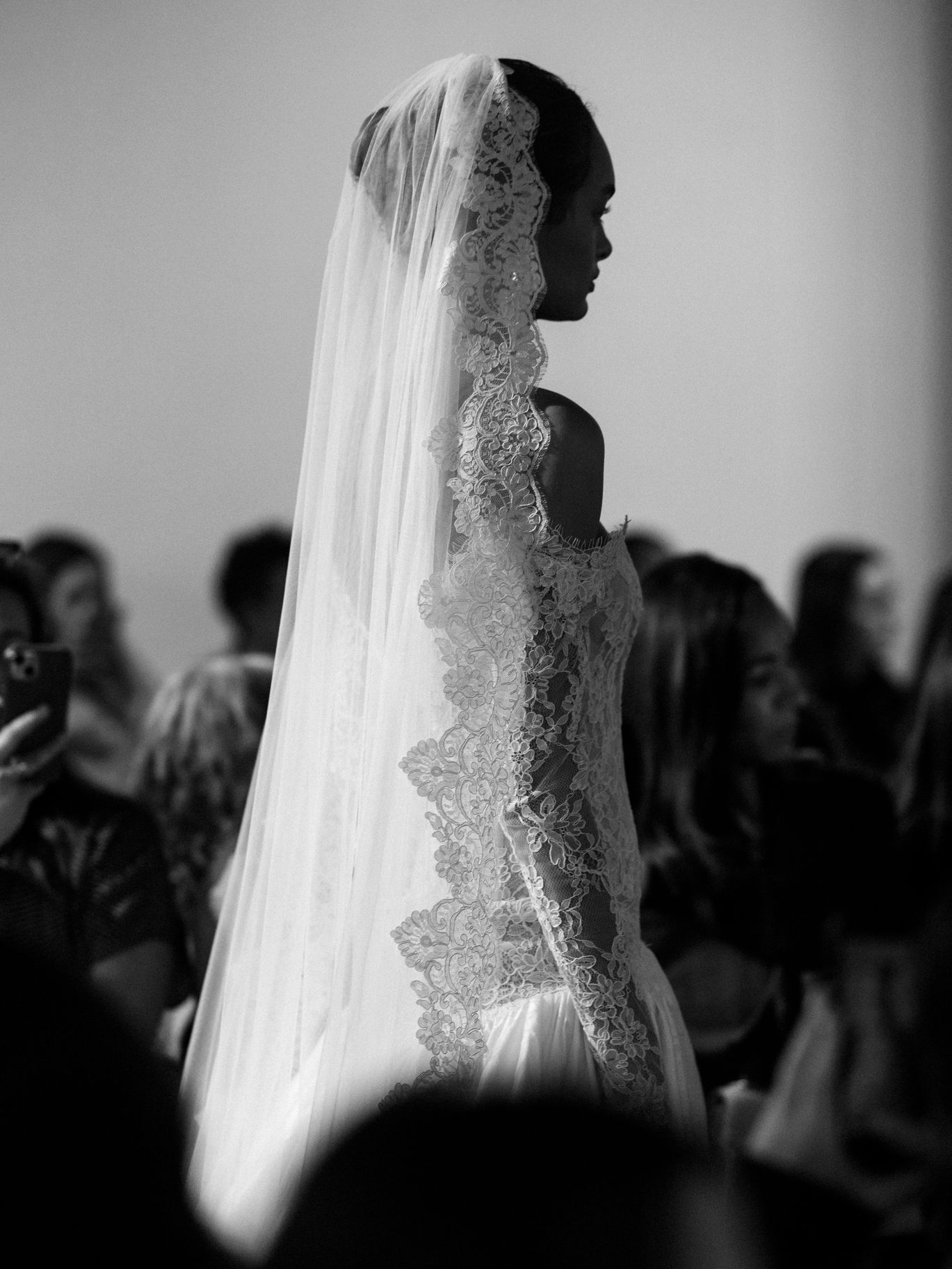 2026-04/lihi-hod-lace-veil-wedding-dress-nybfw-2026.jpg