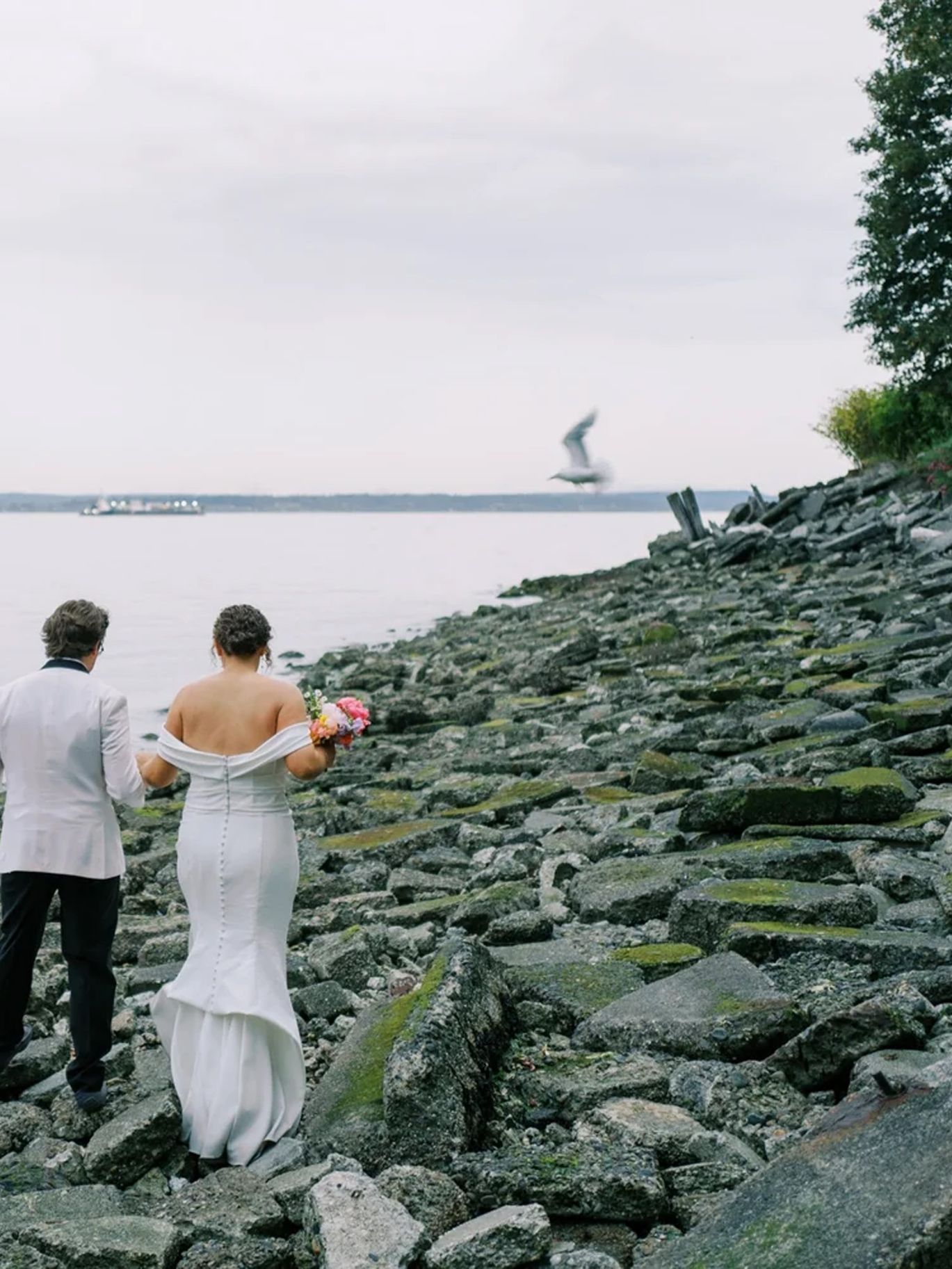 2026-04/104_Admirals+House+outdoor+Seattle+wedding+with+Valley+and+Co+colorful+Italian+style.jpg.jpg