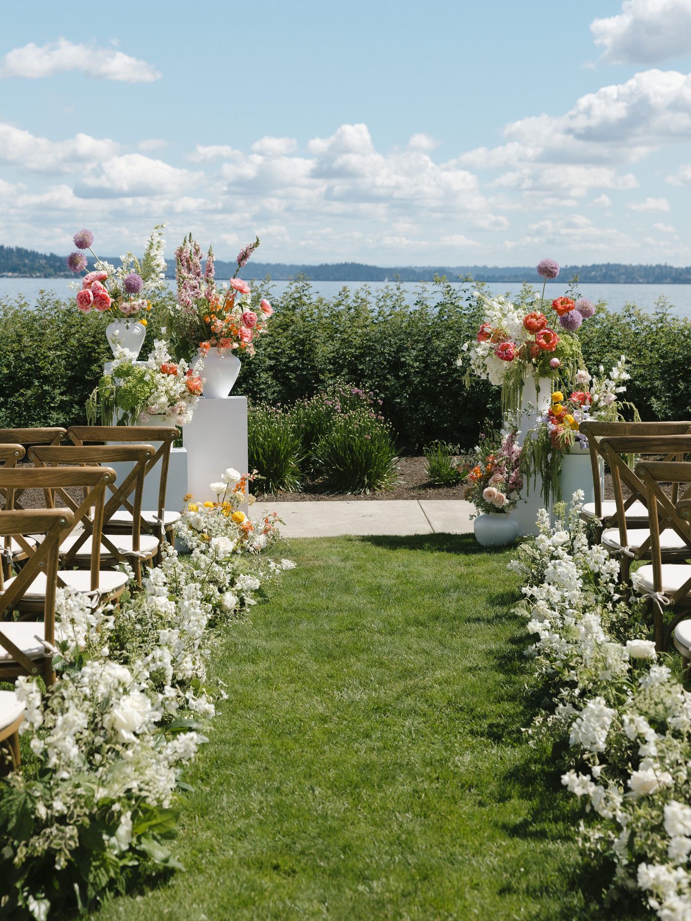 2026-05/seattle-tennis-club-washington-wedding-photographer-ceremony-2_0.jpg