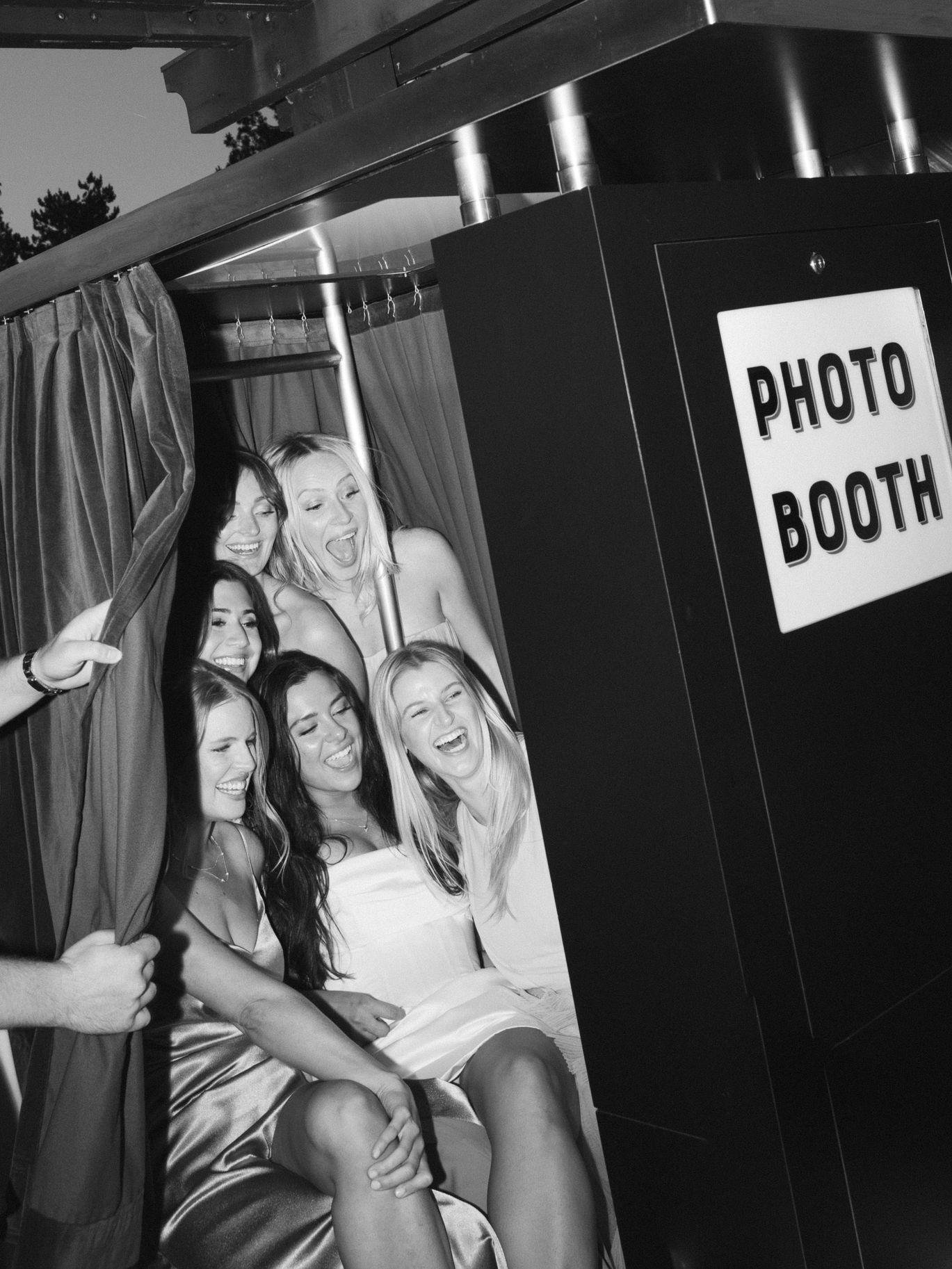 2026-05/seattle-tennis-club-washington-wedding-photographer-dance-party-photots-36.jpg