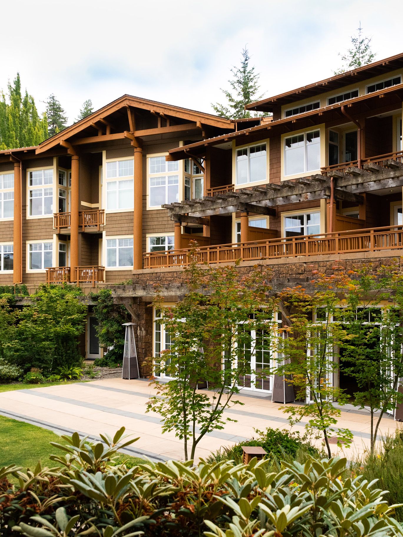 2026-05/Alderbrook - Courtyard Lawn Images (2).jpg