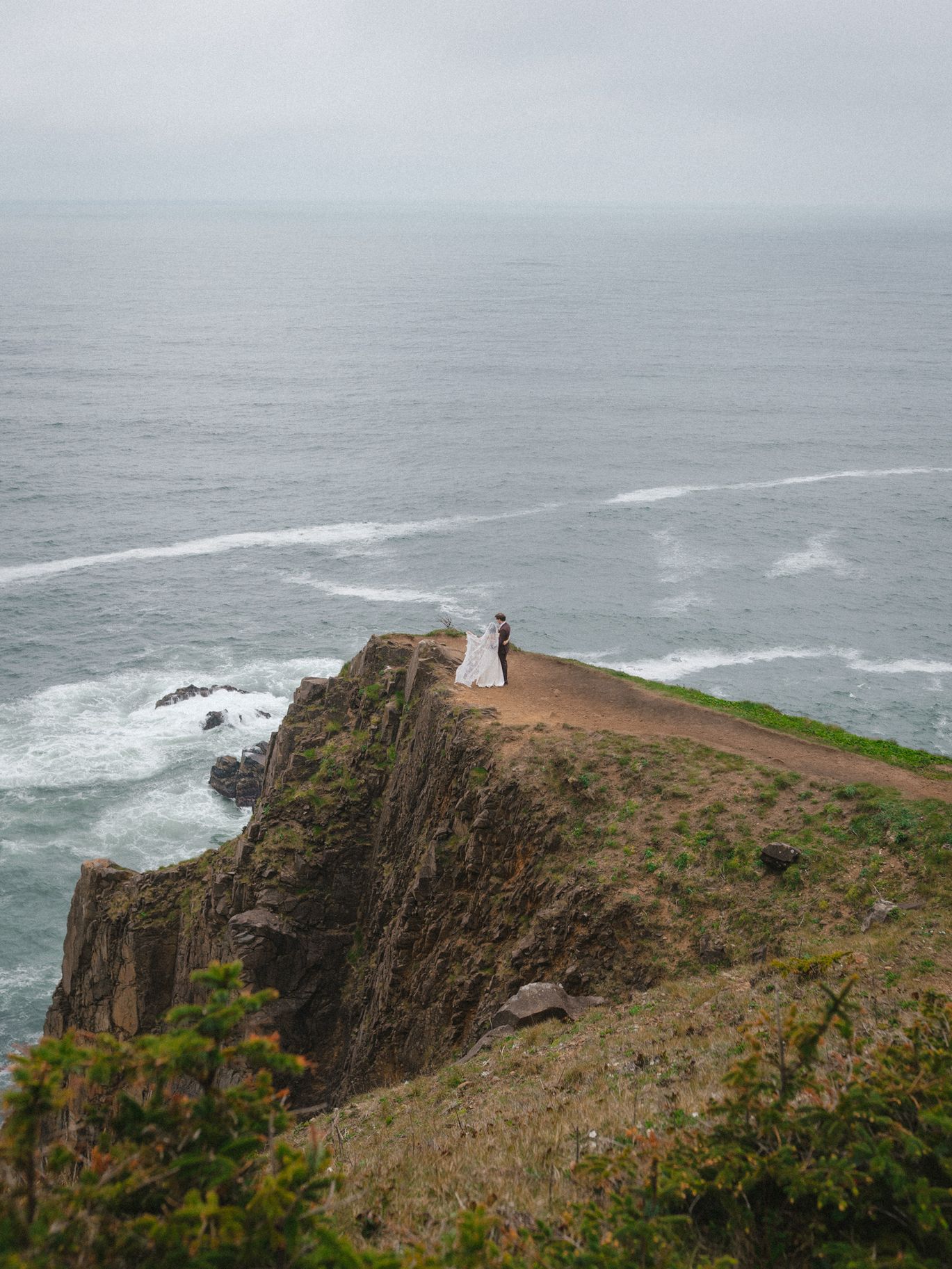2026-06/jake-mykayla-elopement-meena-lodge-oregon-354.jpg