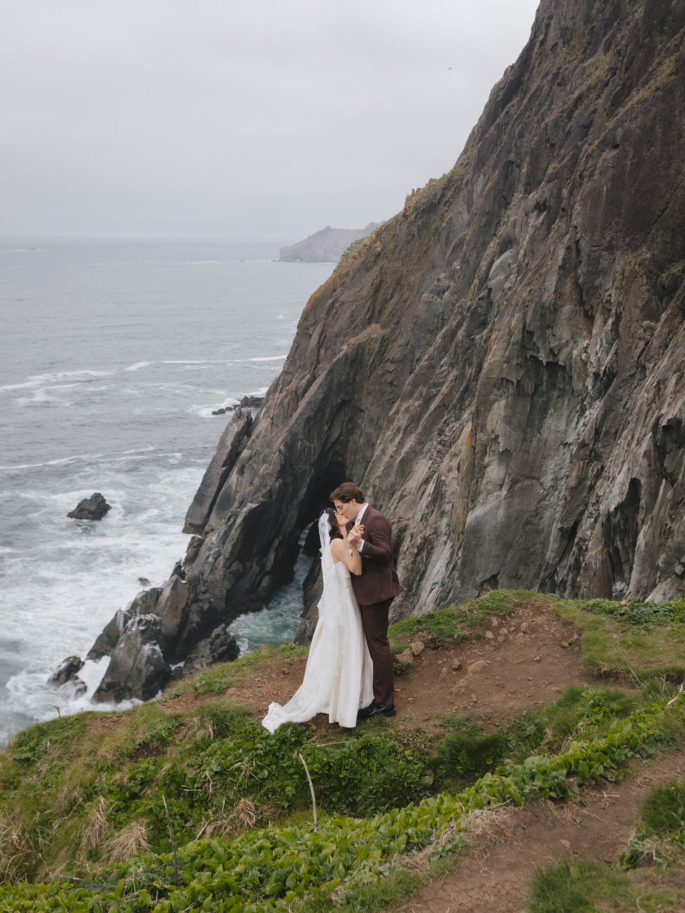 2026-06/jake-mykayla-elopement-meena-lodge-oregon-329.jpg