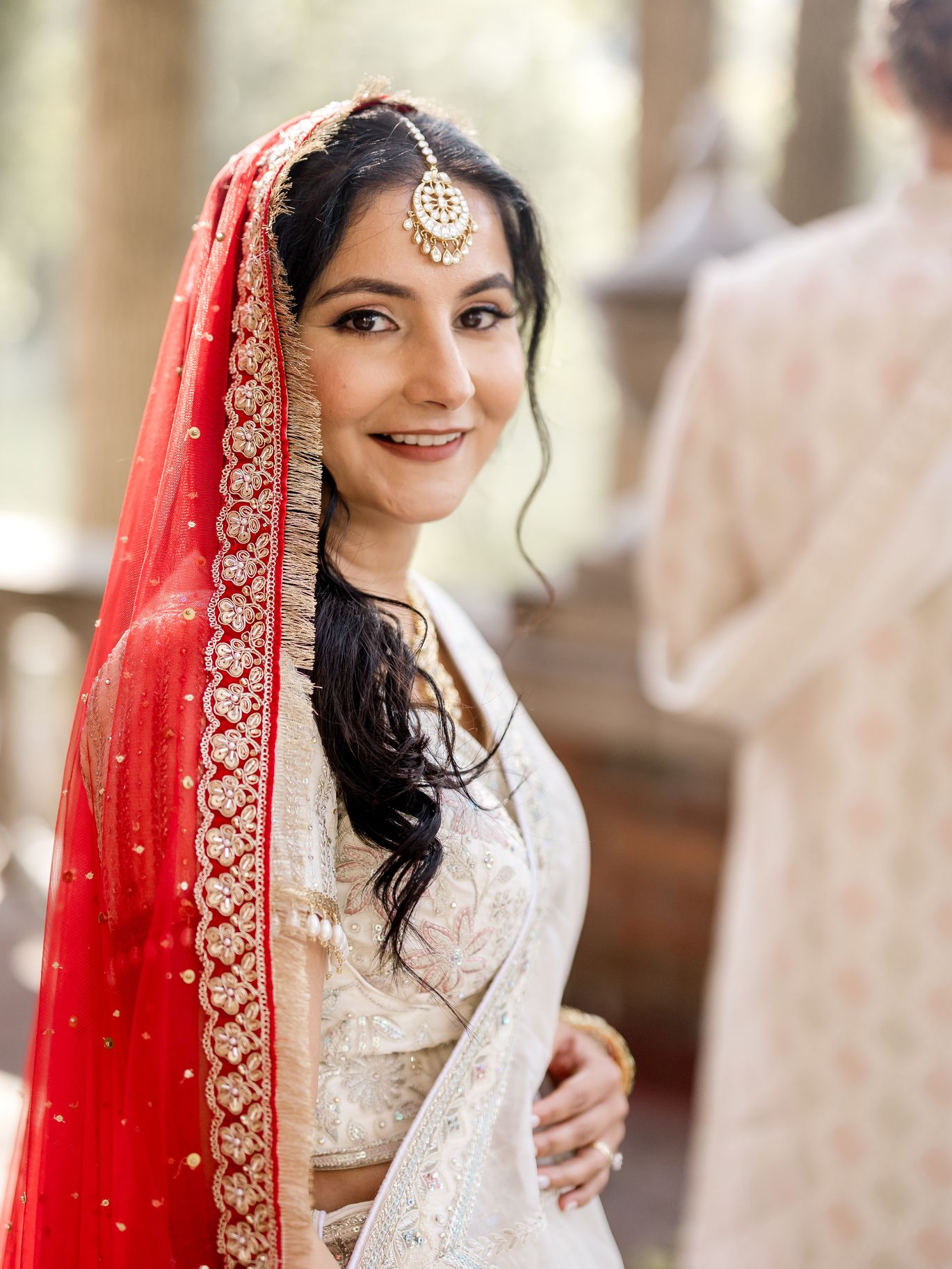 2026-07/beach-club-indian-fusion-wedding-kahani-events-alexandra-robyn-555.jpg