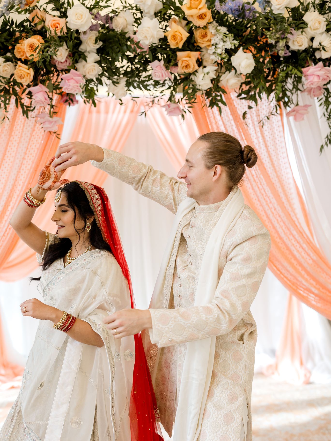 2026-07/beach-club-indian-fusion-wedding-kahani-events-alexandra-robyn-977.jpg