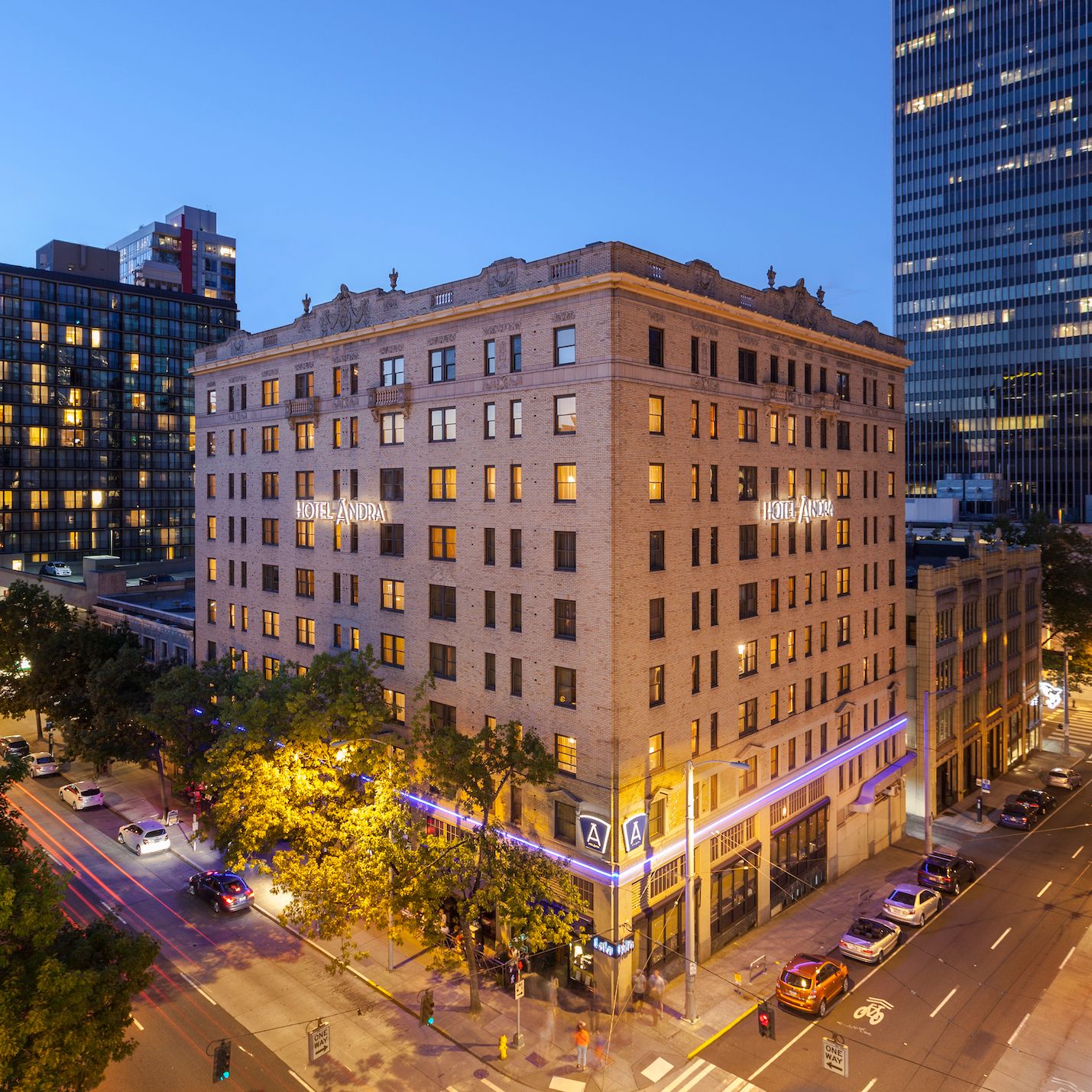 field/seattlebridemag_com_239elwb01_blackmesh_com/2022/image/Exterior dusk lighting Granen 2014.jpg