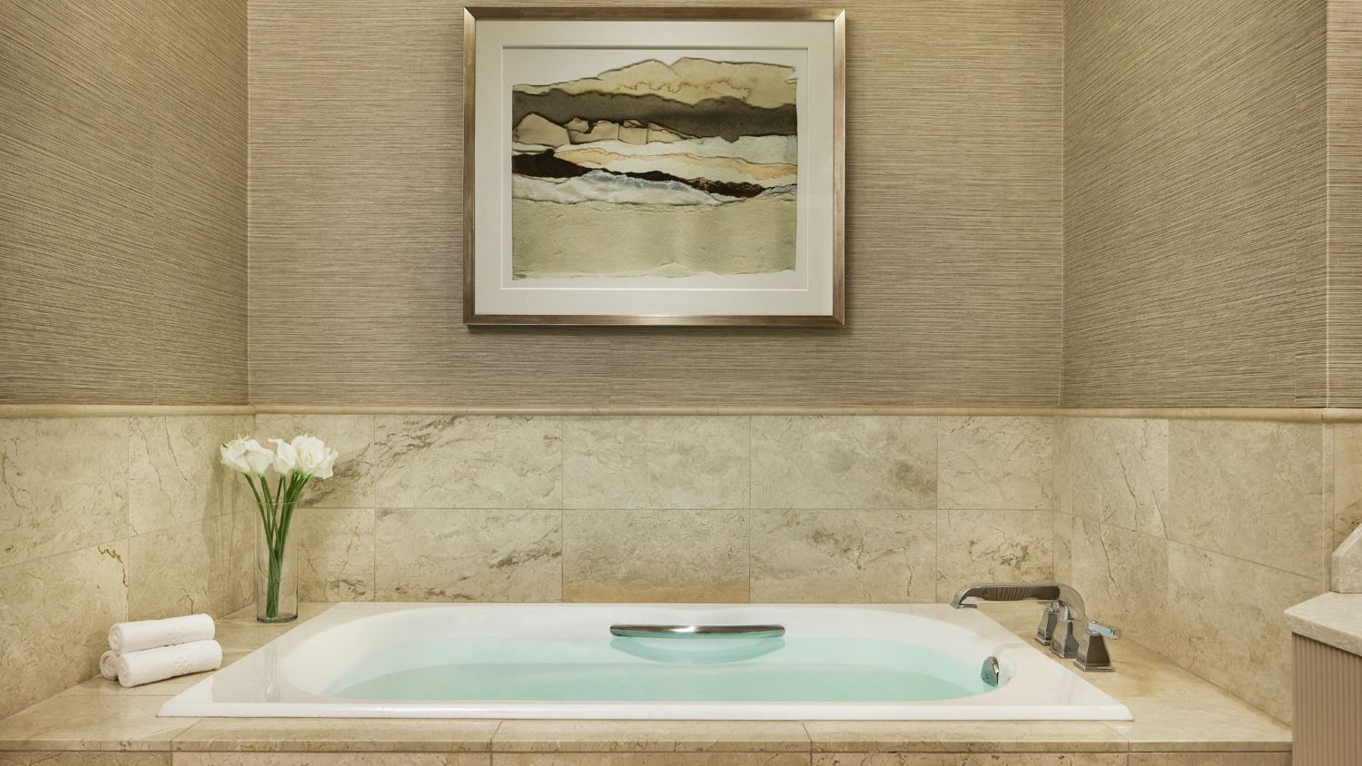 2024-09/23.02-RitzCarlton-Denver-KingRoom-Bathroom_Soaking_Tub.jpg