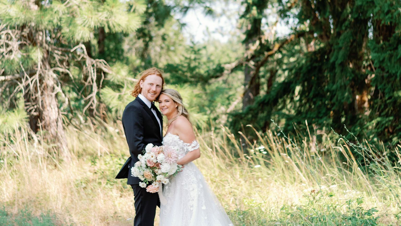 2023-10/Carlos-Hernandez-Photography-Jane-George-Wedding-White-Salmon-Washington-0172.jpg
