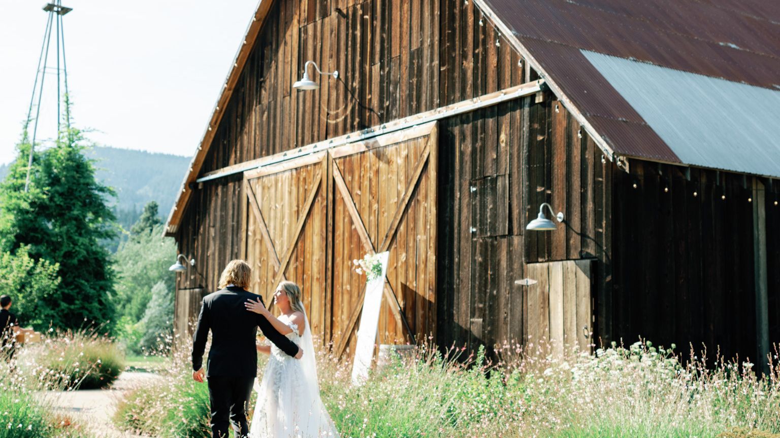 2023-10/Carlos-Hernandez-Photography-Jane-George-Wedding-White-Salmon-Washington-0449-2.jpg