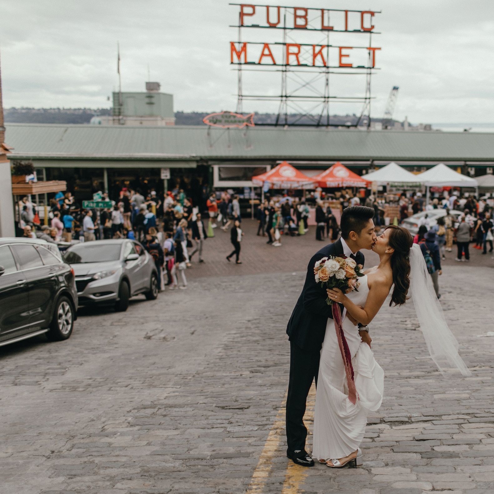 field/seattlebridemag_com_239elwb01_blackmesh_com/2021/image/2021-05-28_0001.jpg